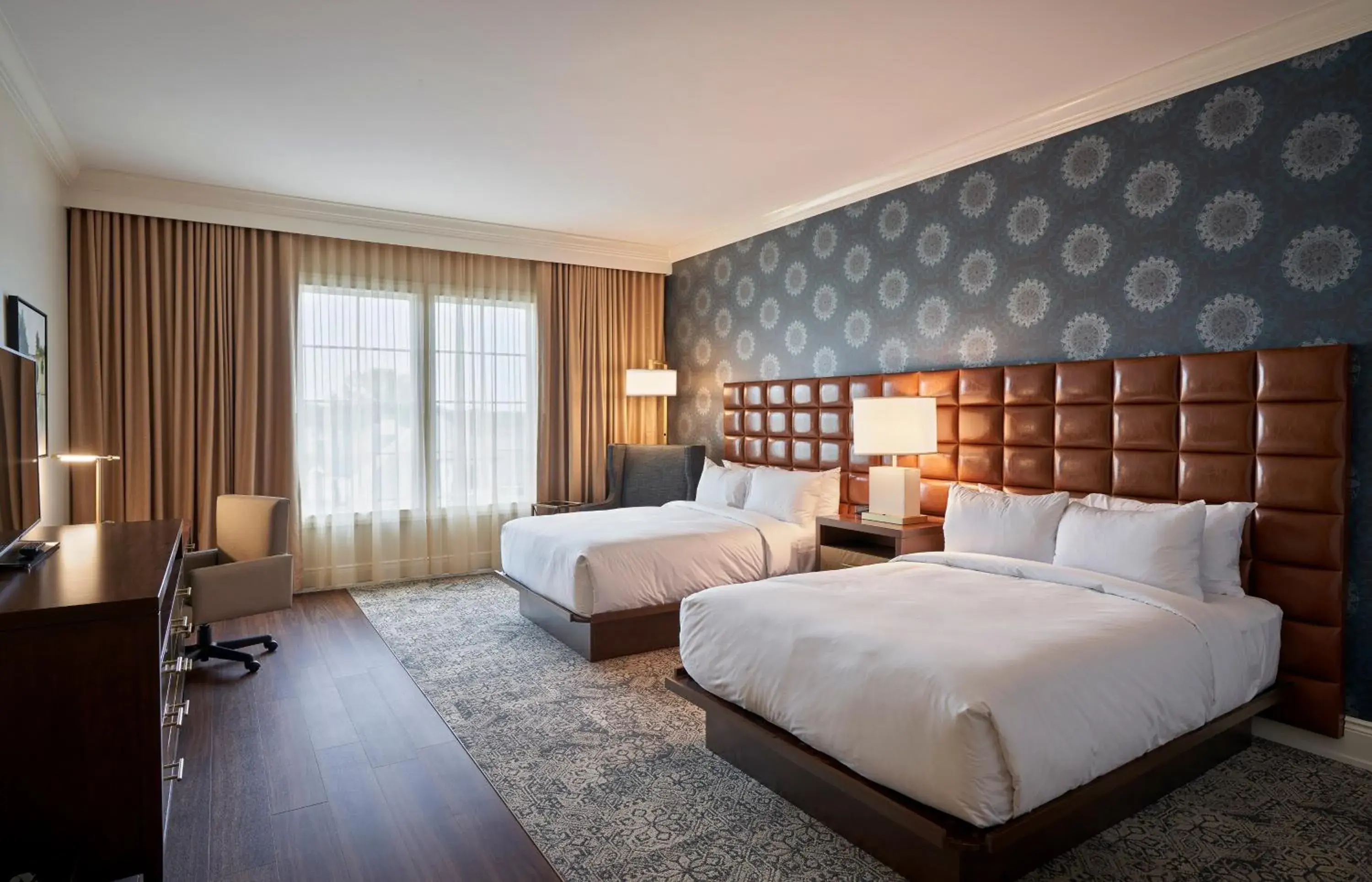 Superior Queen Room in The Inn at Meadowbrook Superior Queen Room in The Inn at Meadowbrook