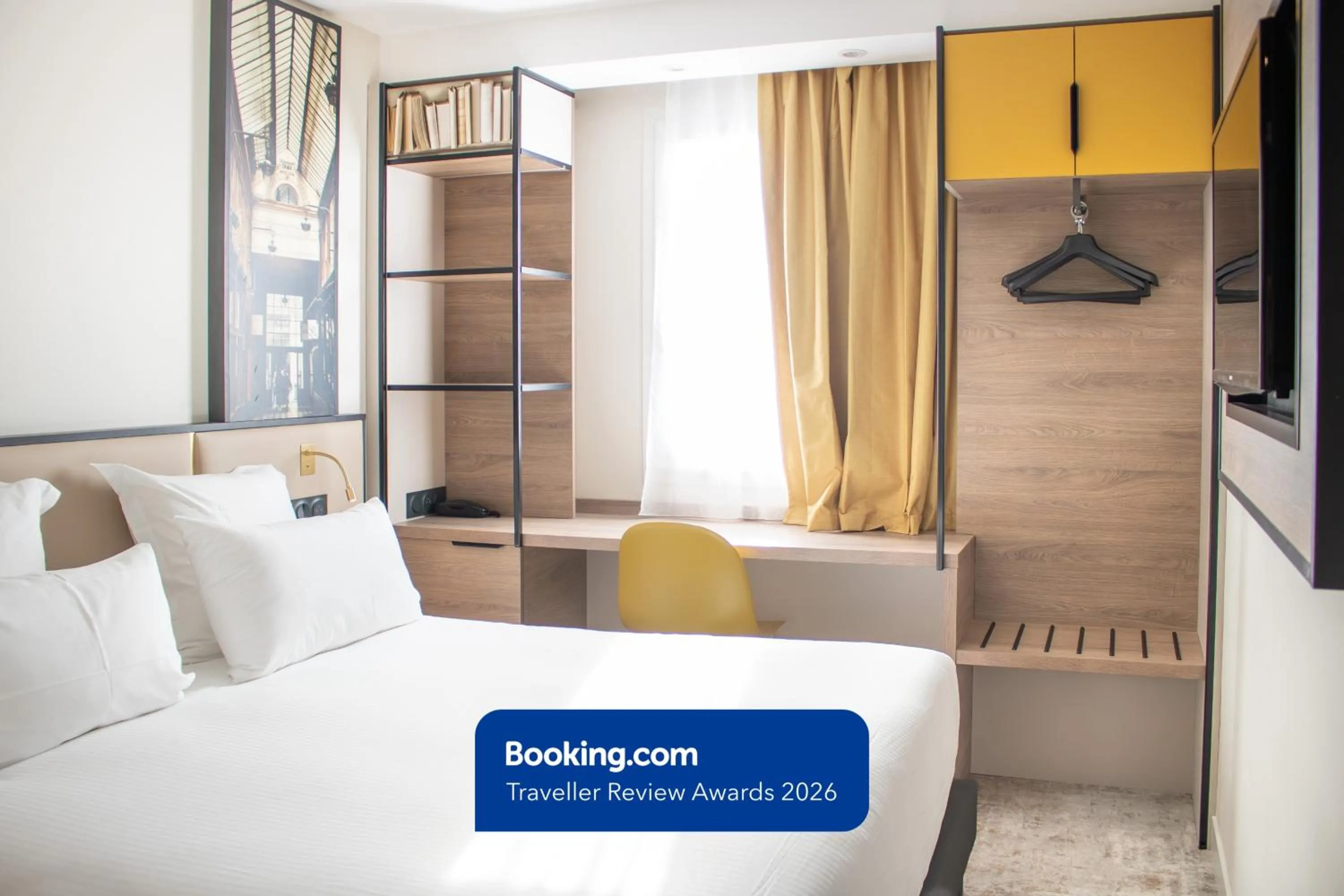 Bed in Brit Hotel Blois - Le Préma