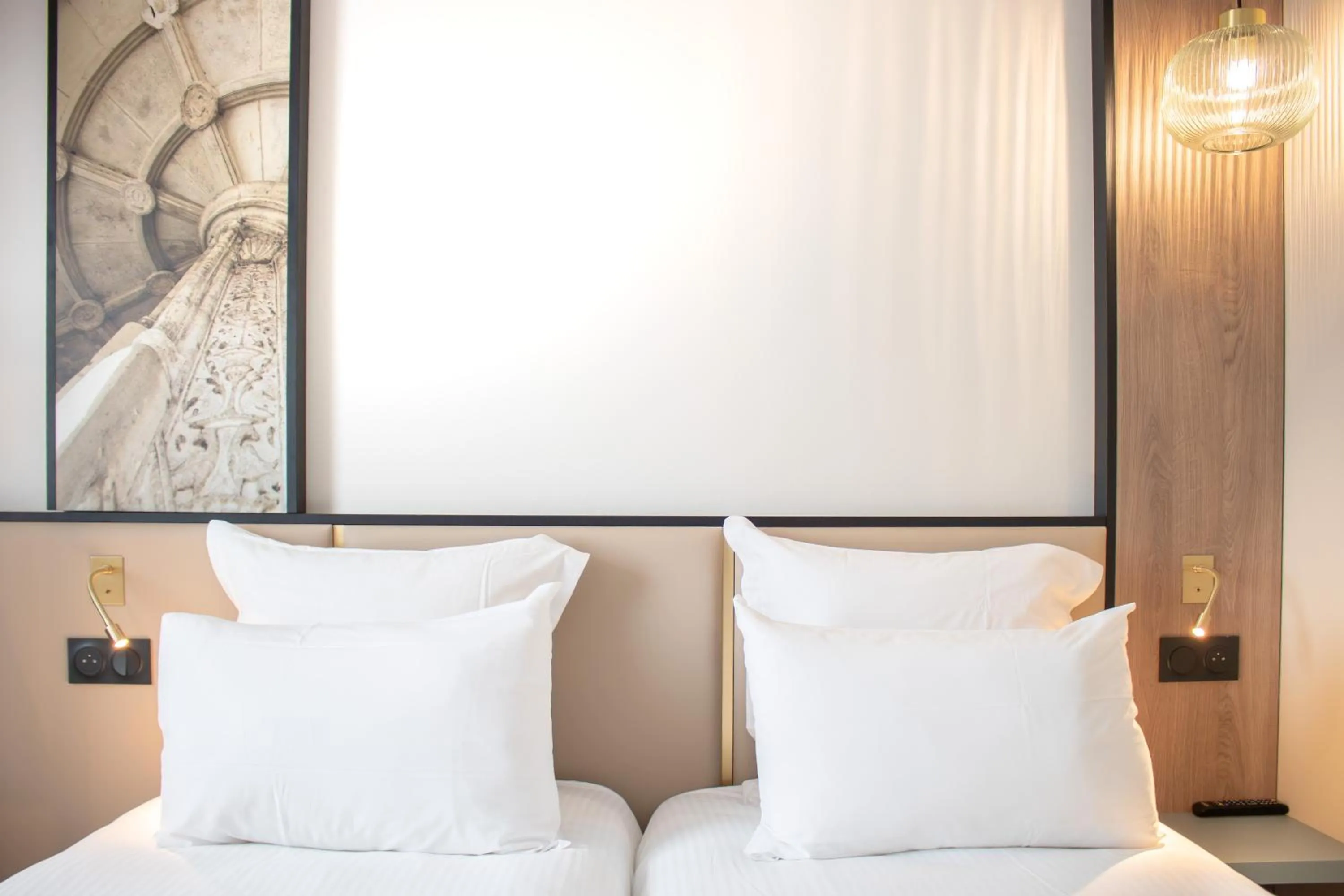 Bed in Brit Hotel Blois - Le Préma