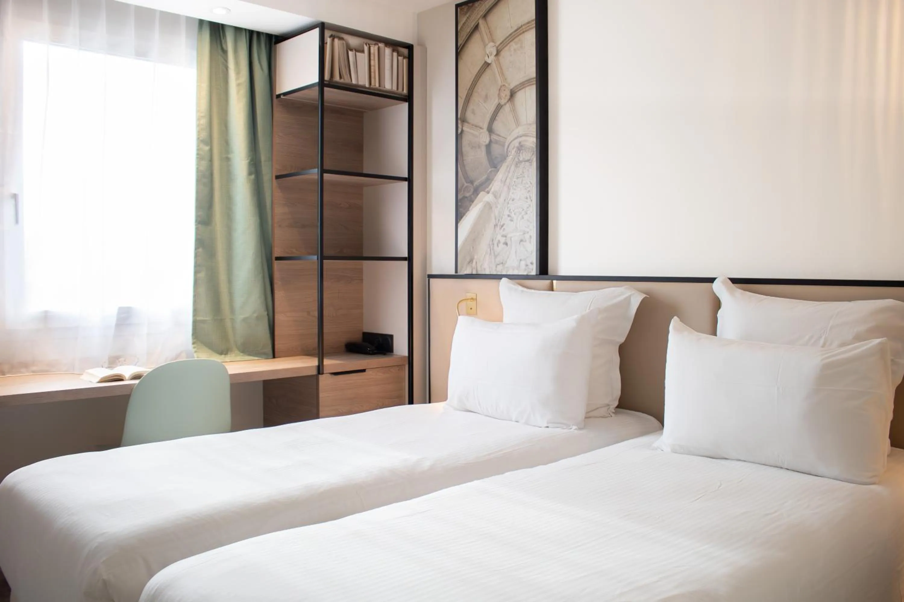 Bed in Brit Hotel Blois - Le Préma