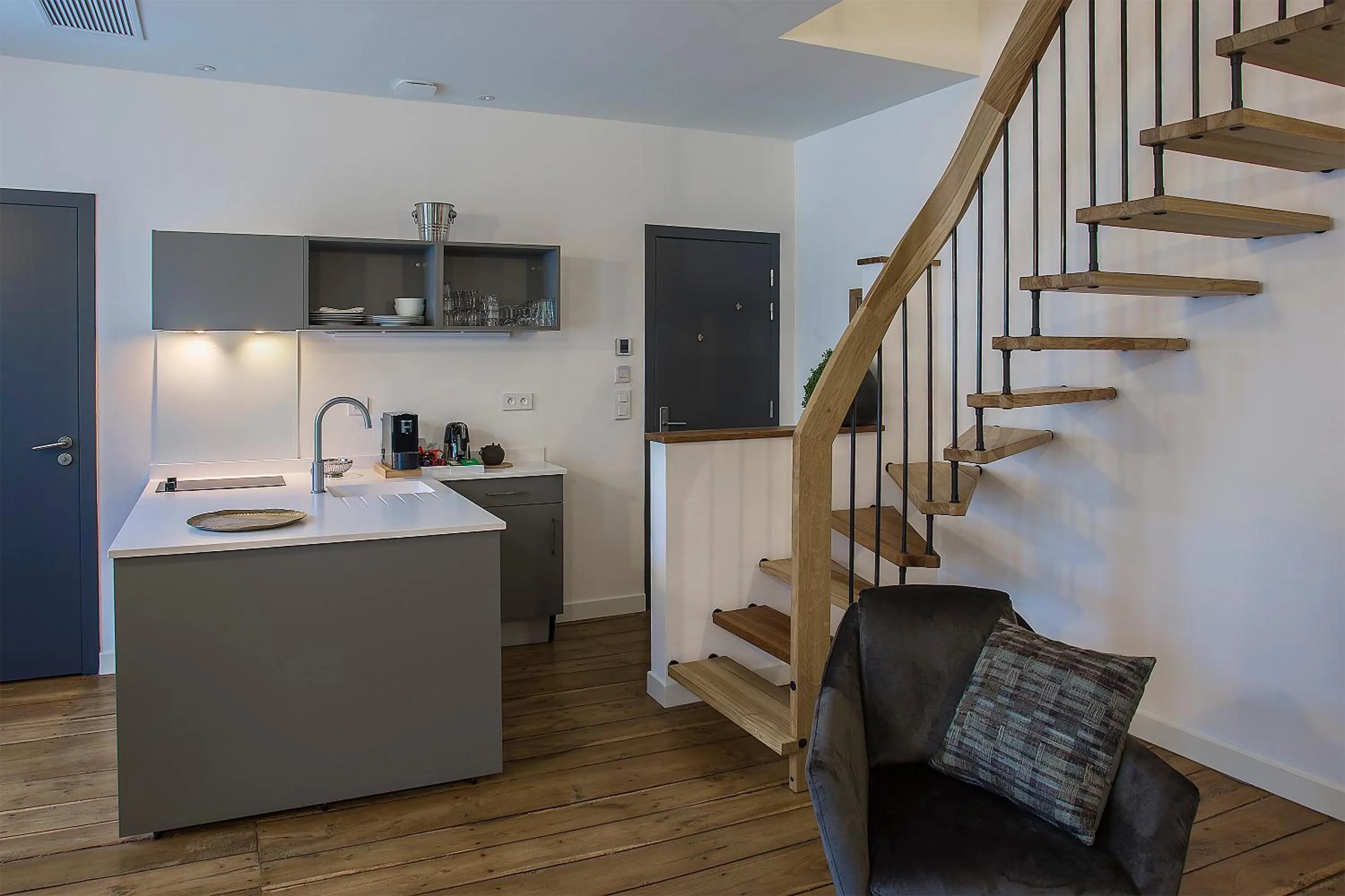 Kitchen or kitchenette in Appart Hôtel - VILLA CÔTÉ PLATEAU - Hyper Centre Ville - 3 Étoiles Certifiées-