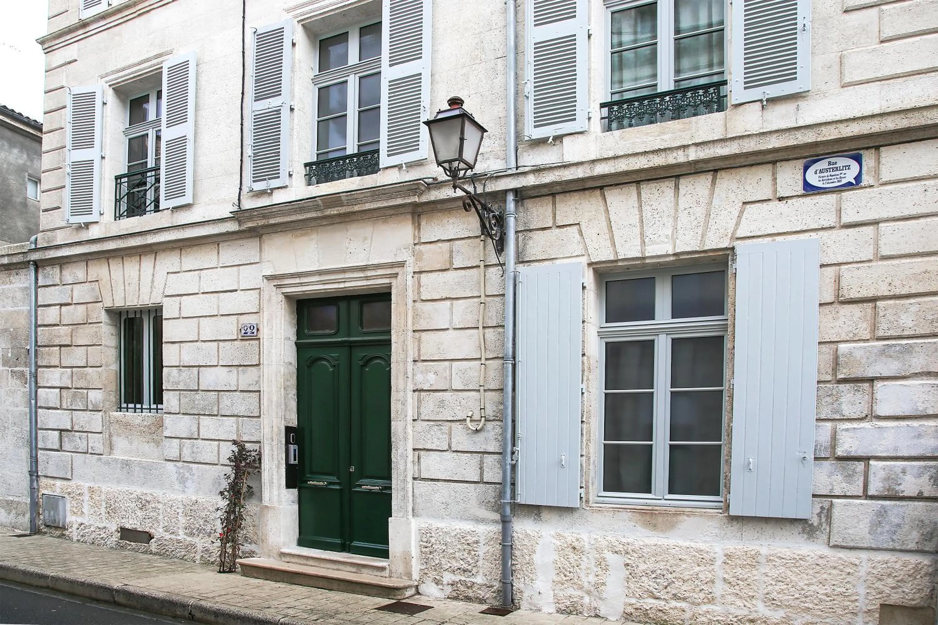 Property building in Appart Hôtel - VILLA CÔTÉ PLATEAU - Hyper Centre Ville - 3 Étoiles Certifiées-