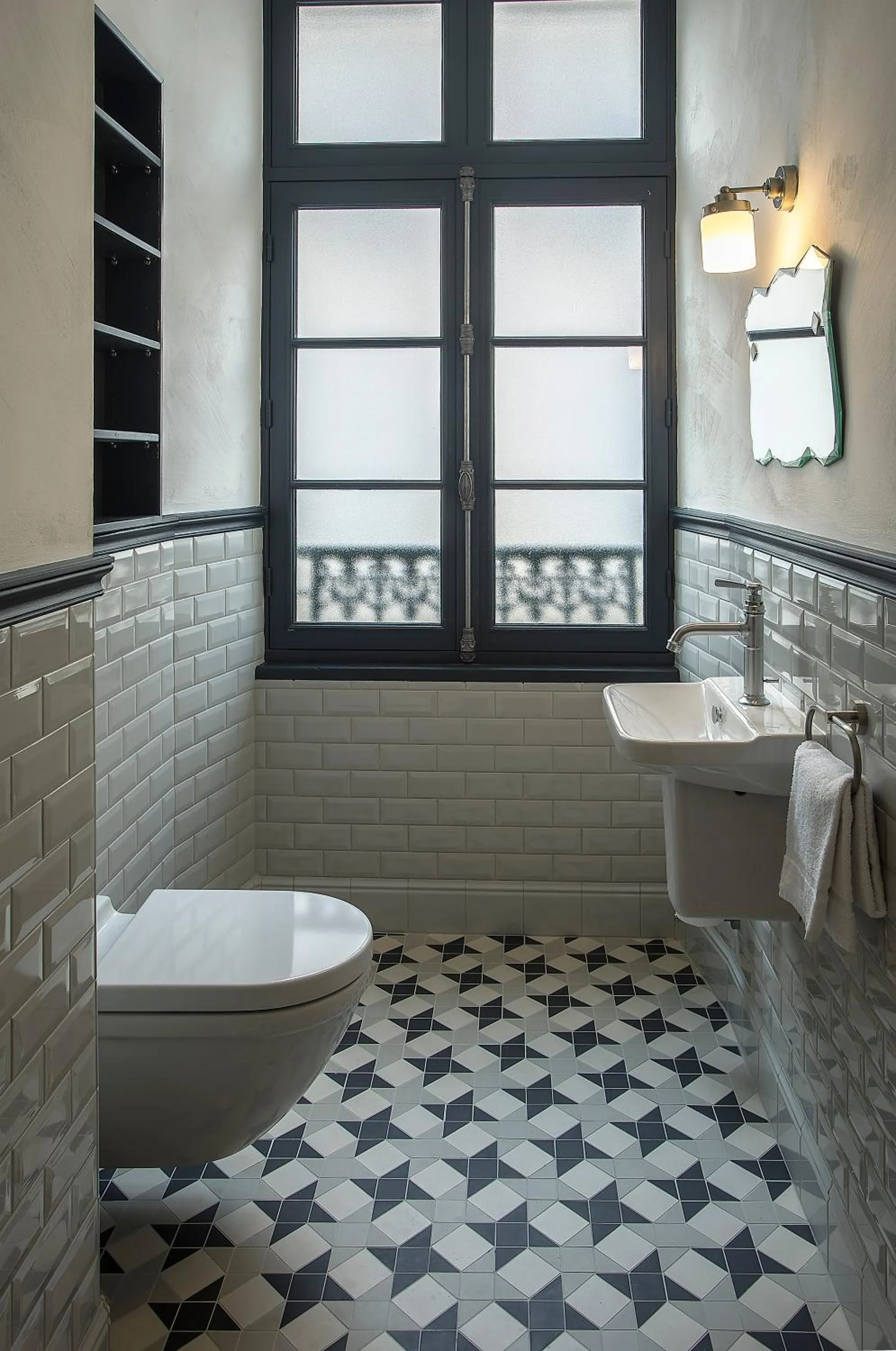 Toilet in Appart Hôtel - VILLA CÔTÉ PLATEAU - Hyper Centre Ville - 3 Étoiles Certifiées-