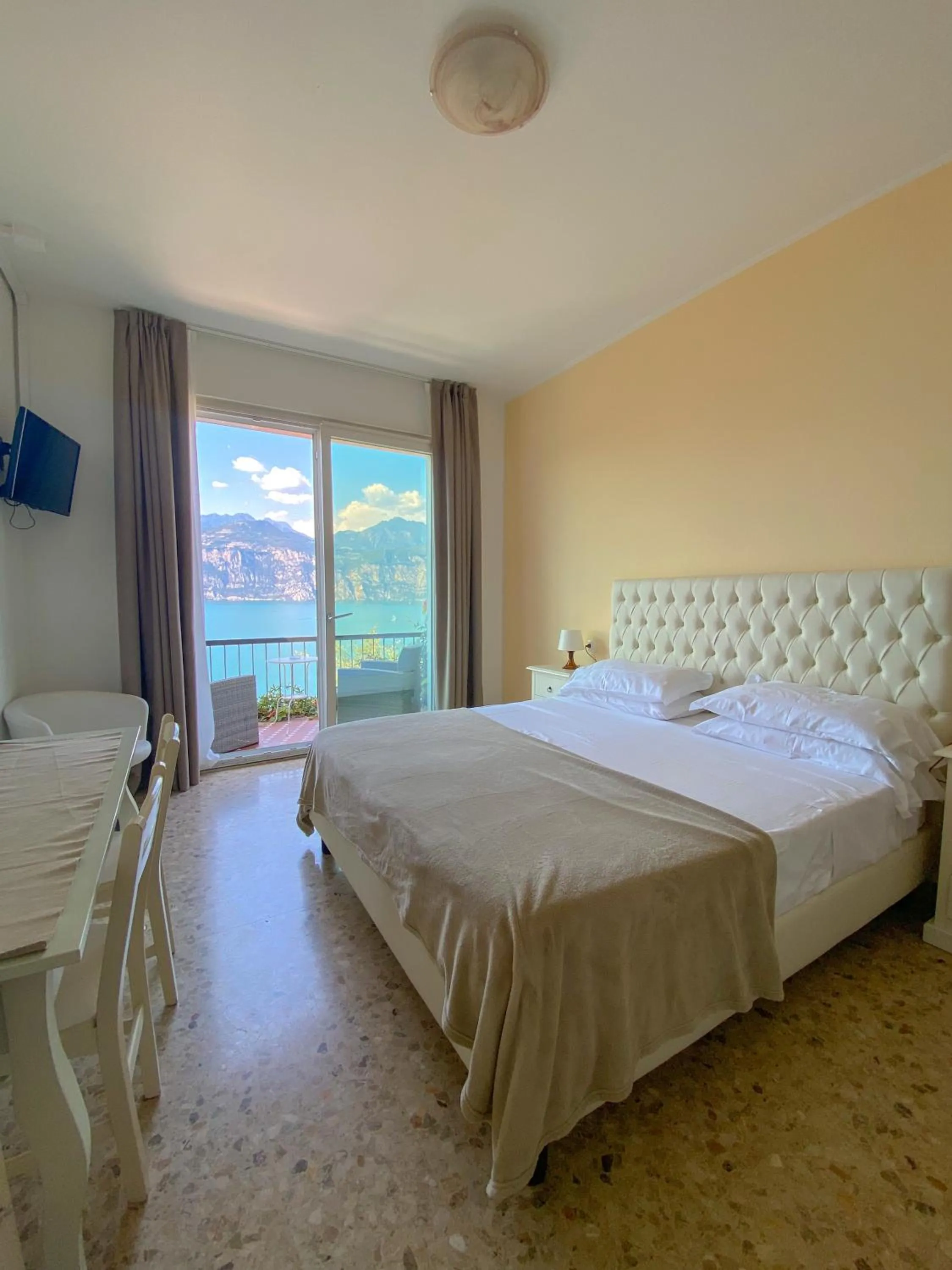 Bed in Villa Emma Malcesine