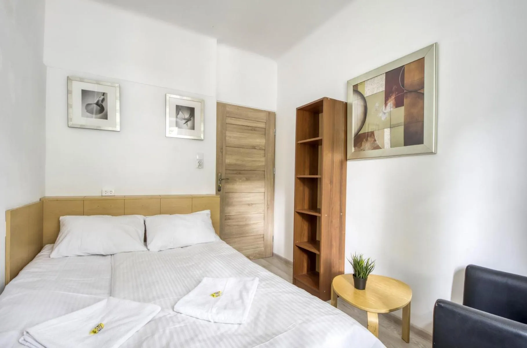 Bed in 404 Rooms Obrzezna Mokotow