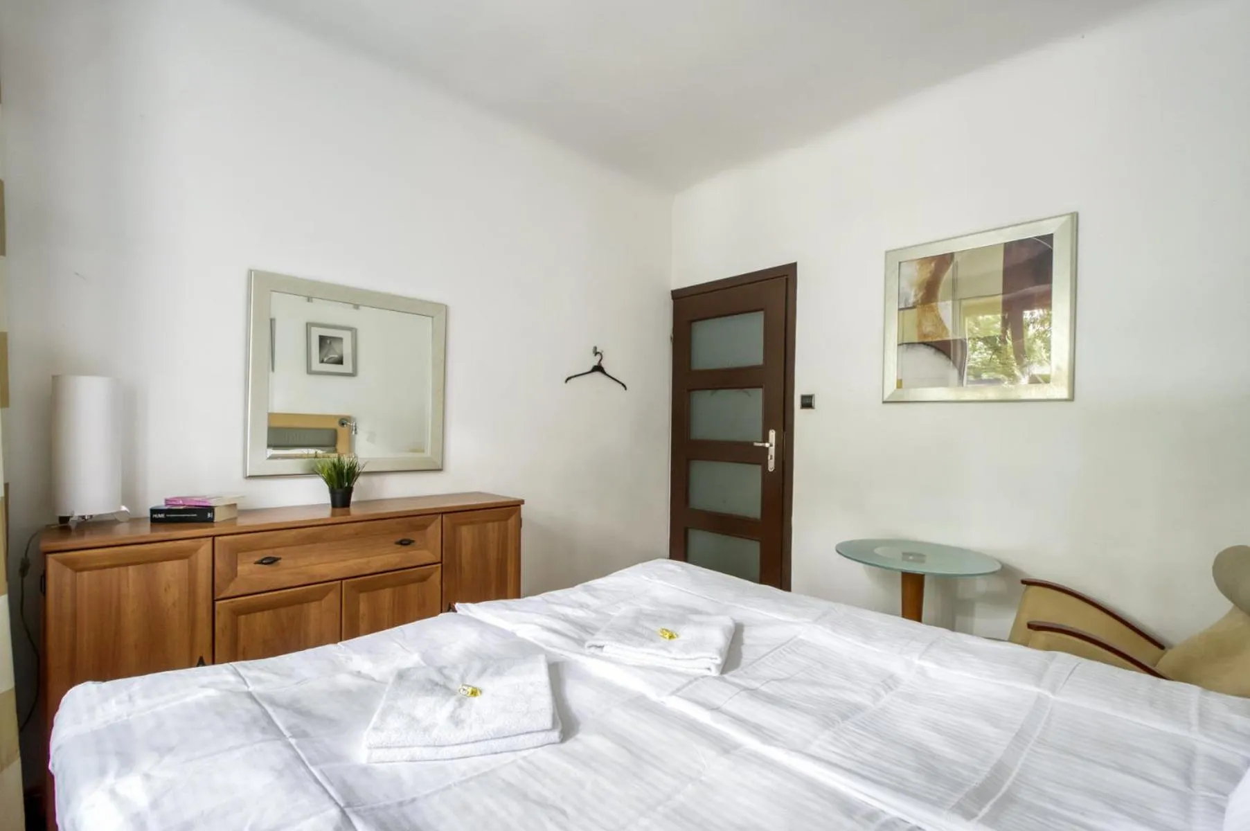 Photo of the whole room in 404 Rooms Obrzezna Mokotow