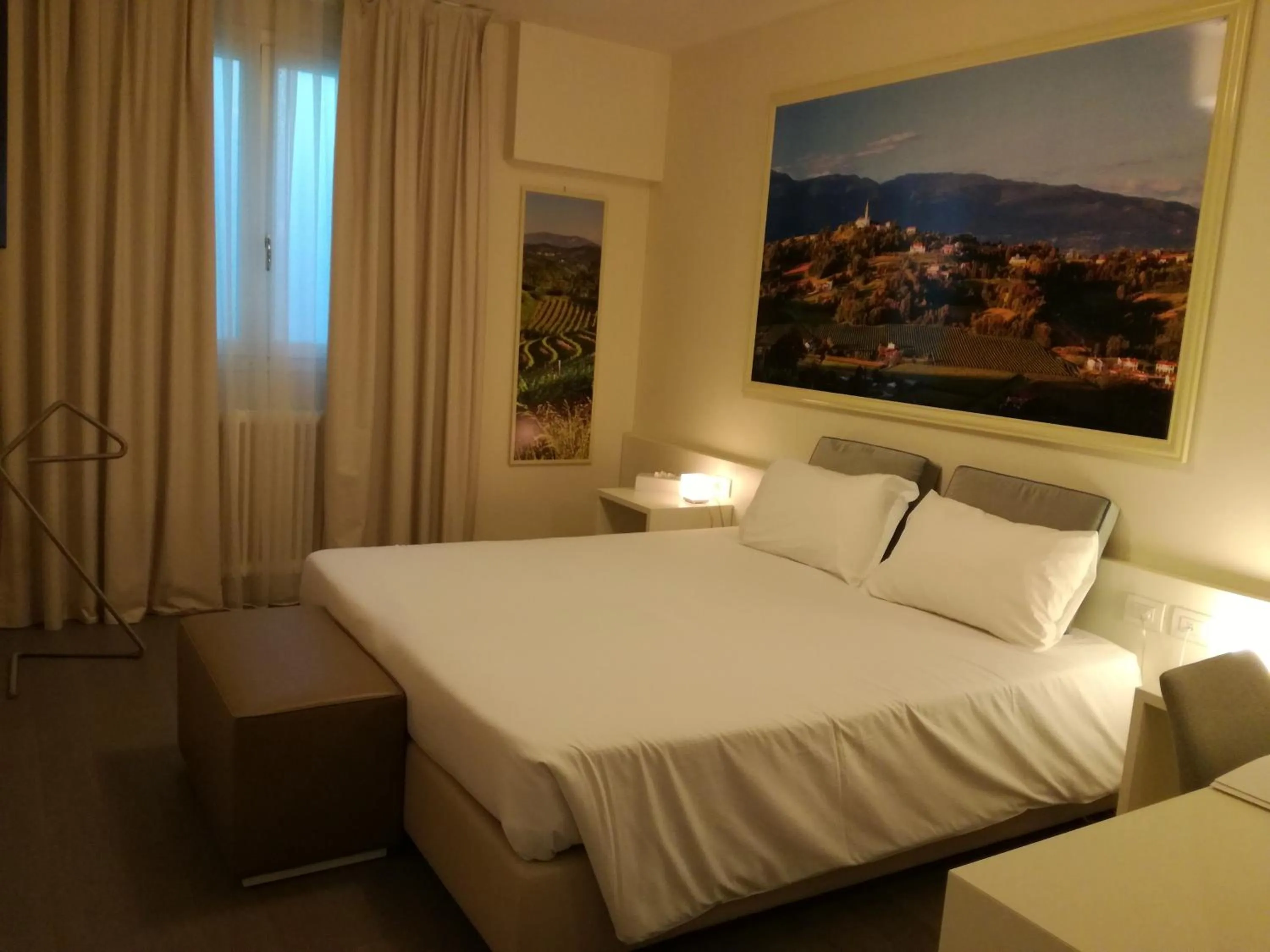 Photo of the whole room, Bed in Villa del Poggio Prosecco Bike Hotel