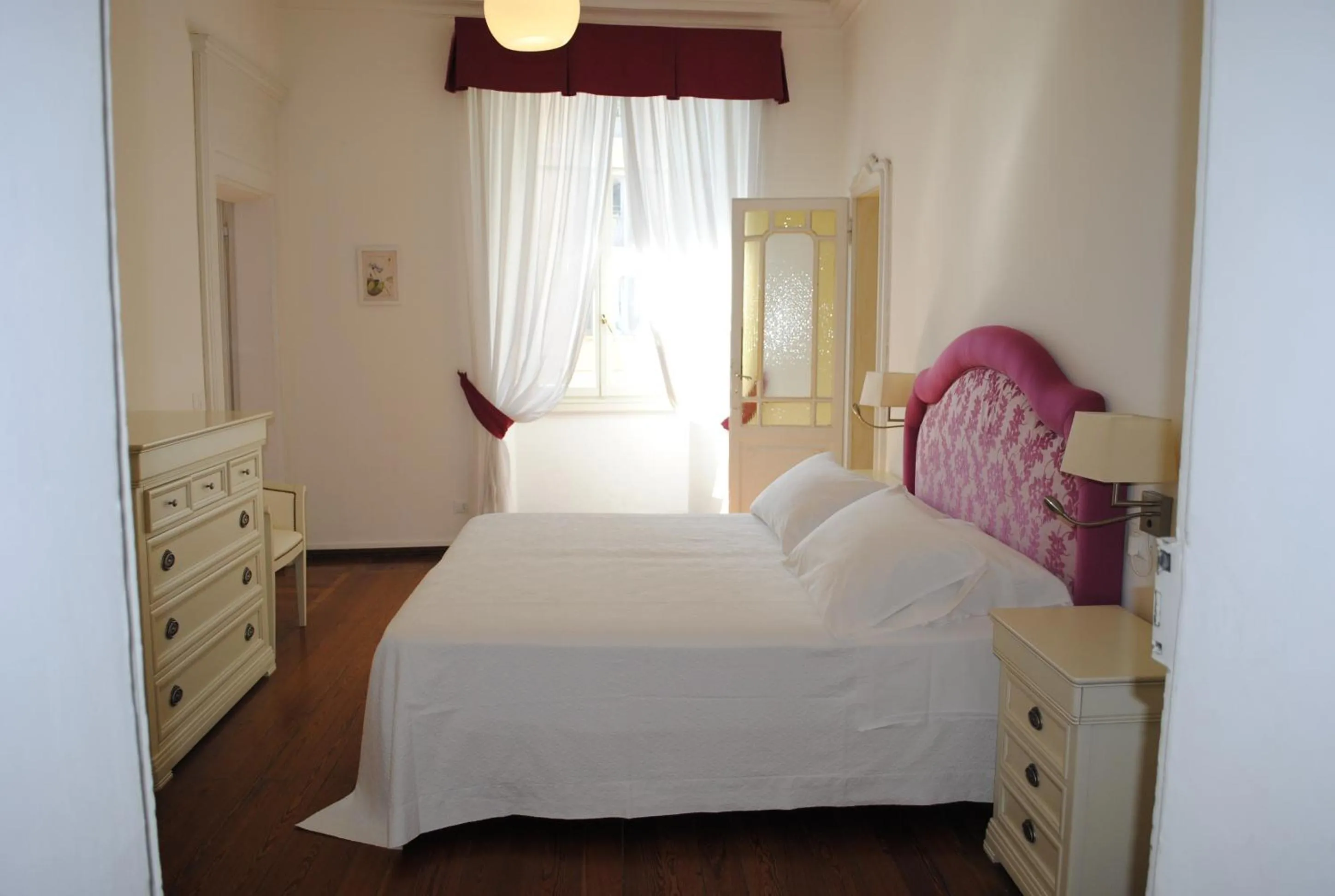 Bedroom, Bed in Suite Villa Lillia