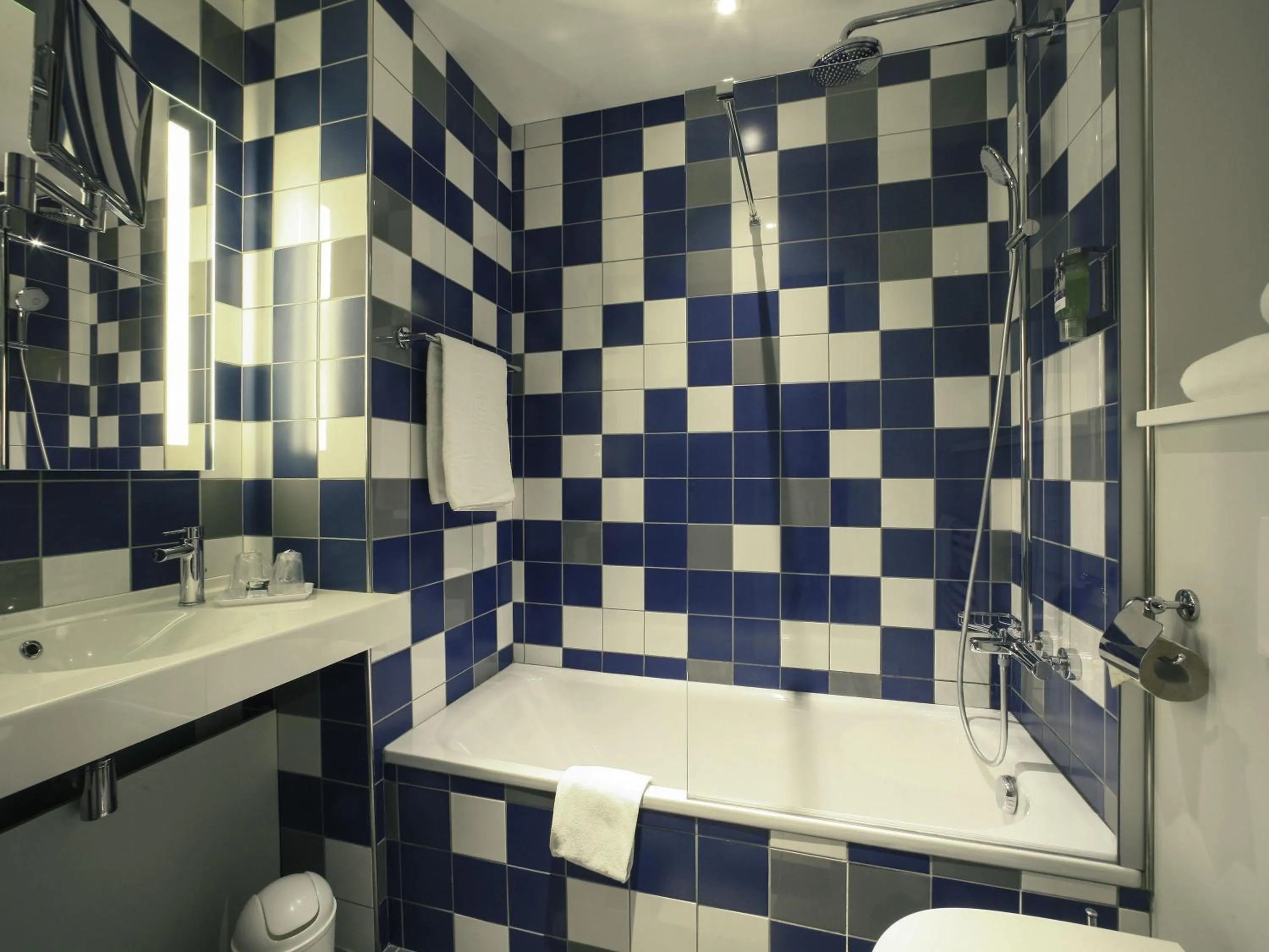 Bedroom in Mercure Castres L'Occitan