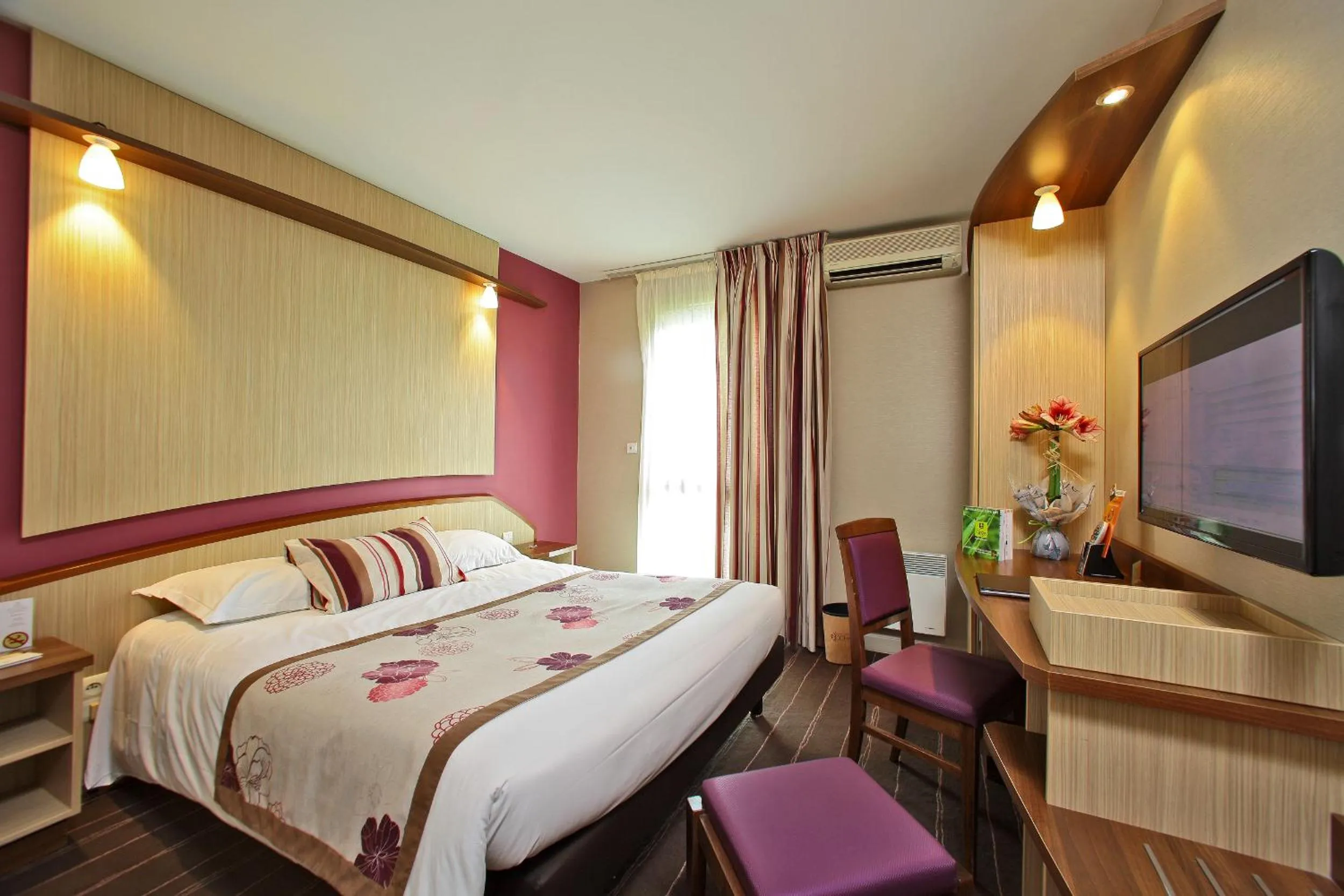 Photo of the whole room, Bed in Mercure Castres L'Occitan