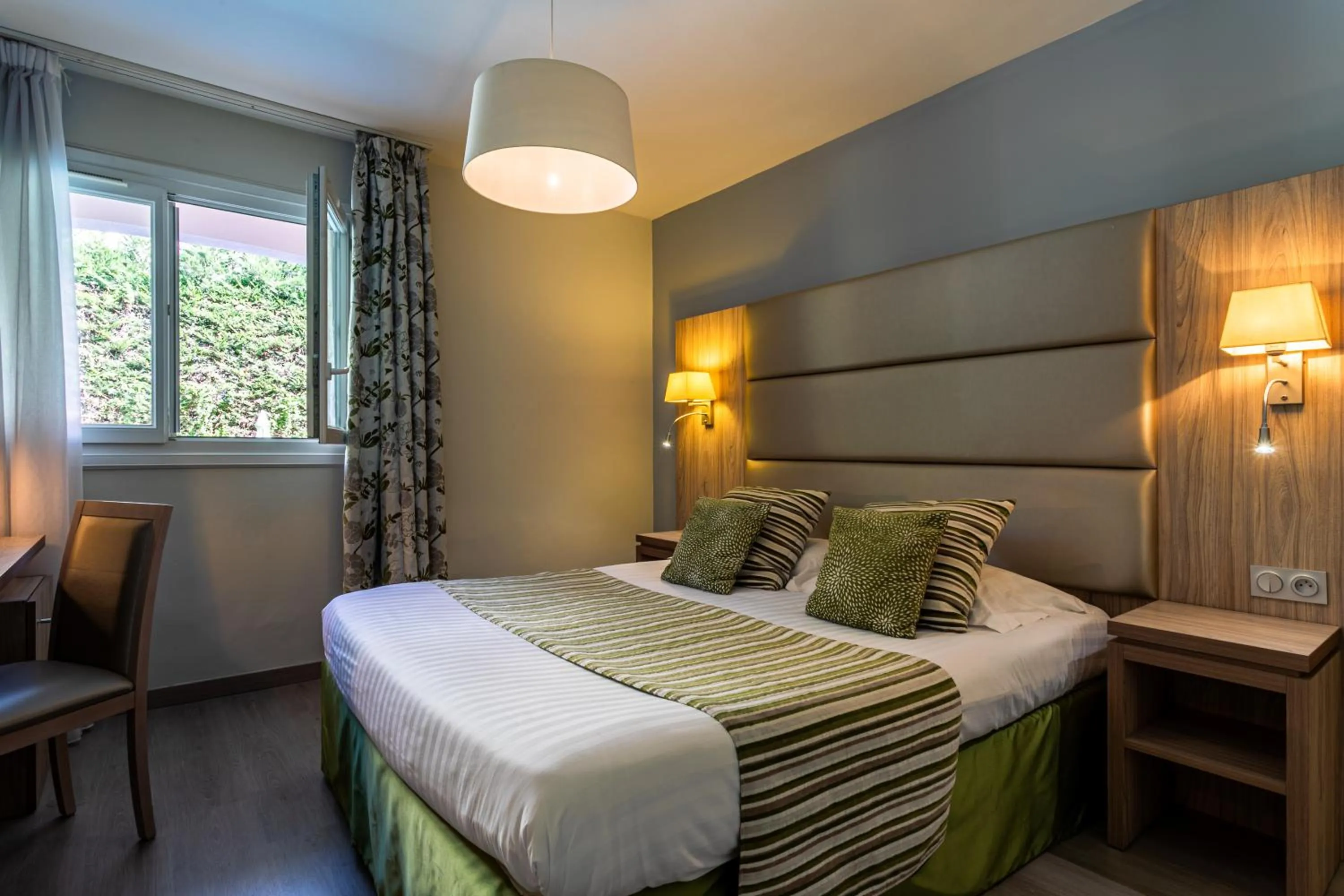 Bed in Hôtel Mireille