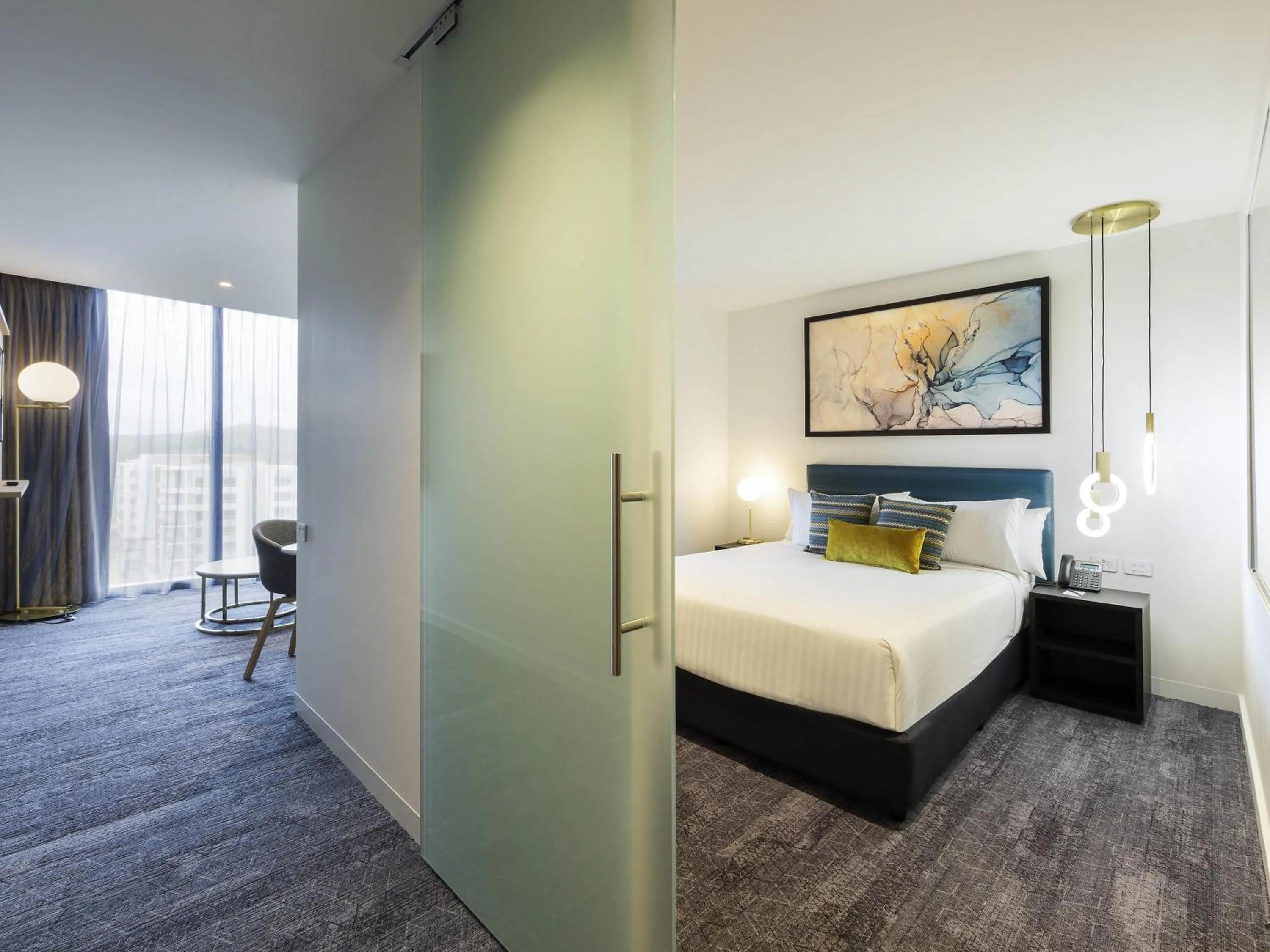 Bedroom, Bed in Mercure Canberra Belconnen