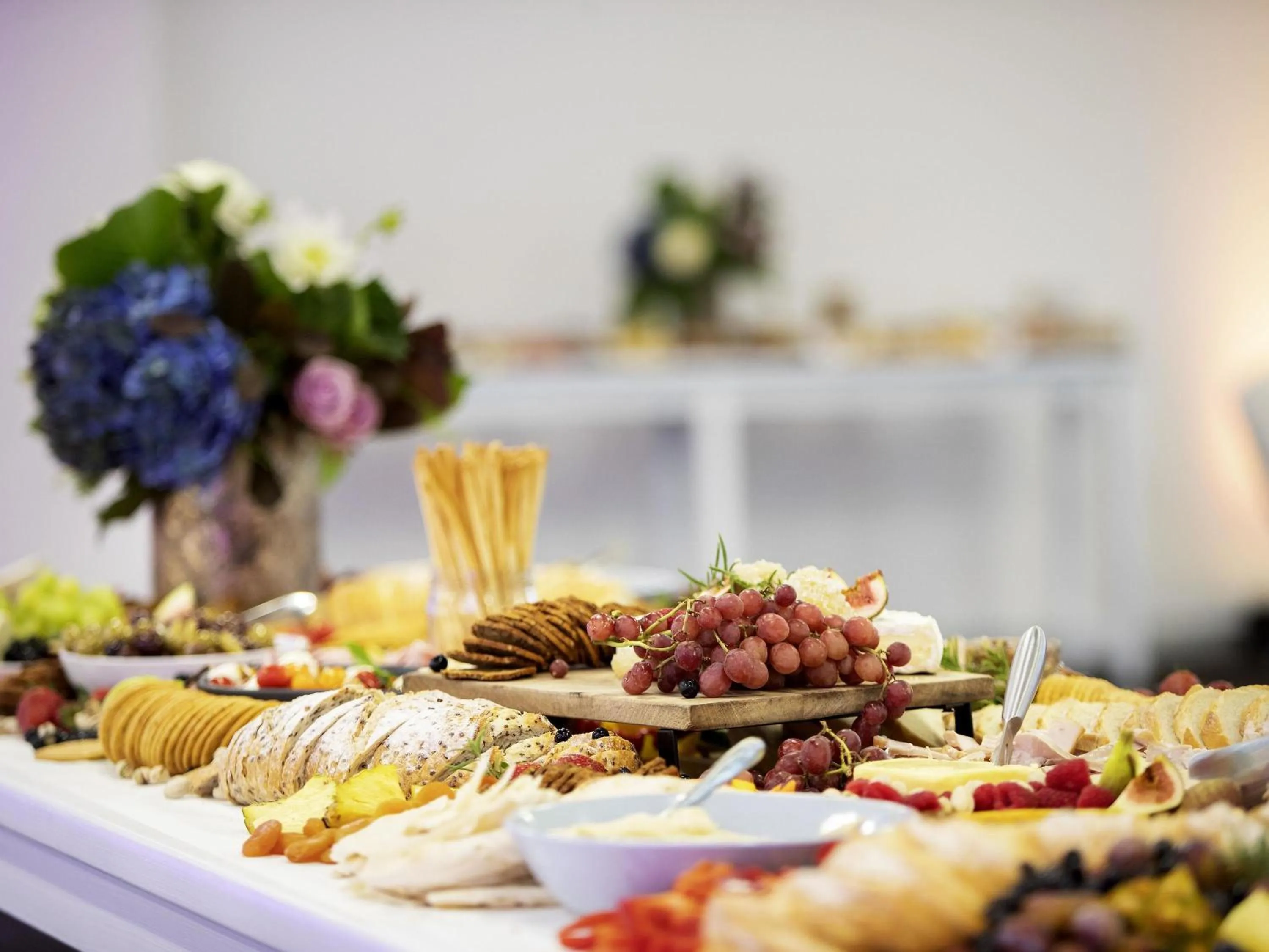 Restaurant/places to eat in Mercure Canberra Belconnen