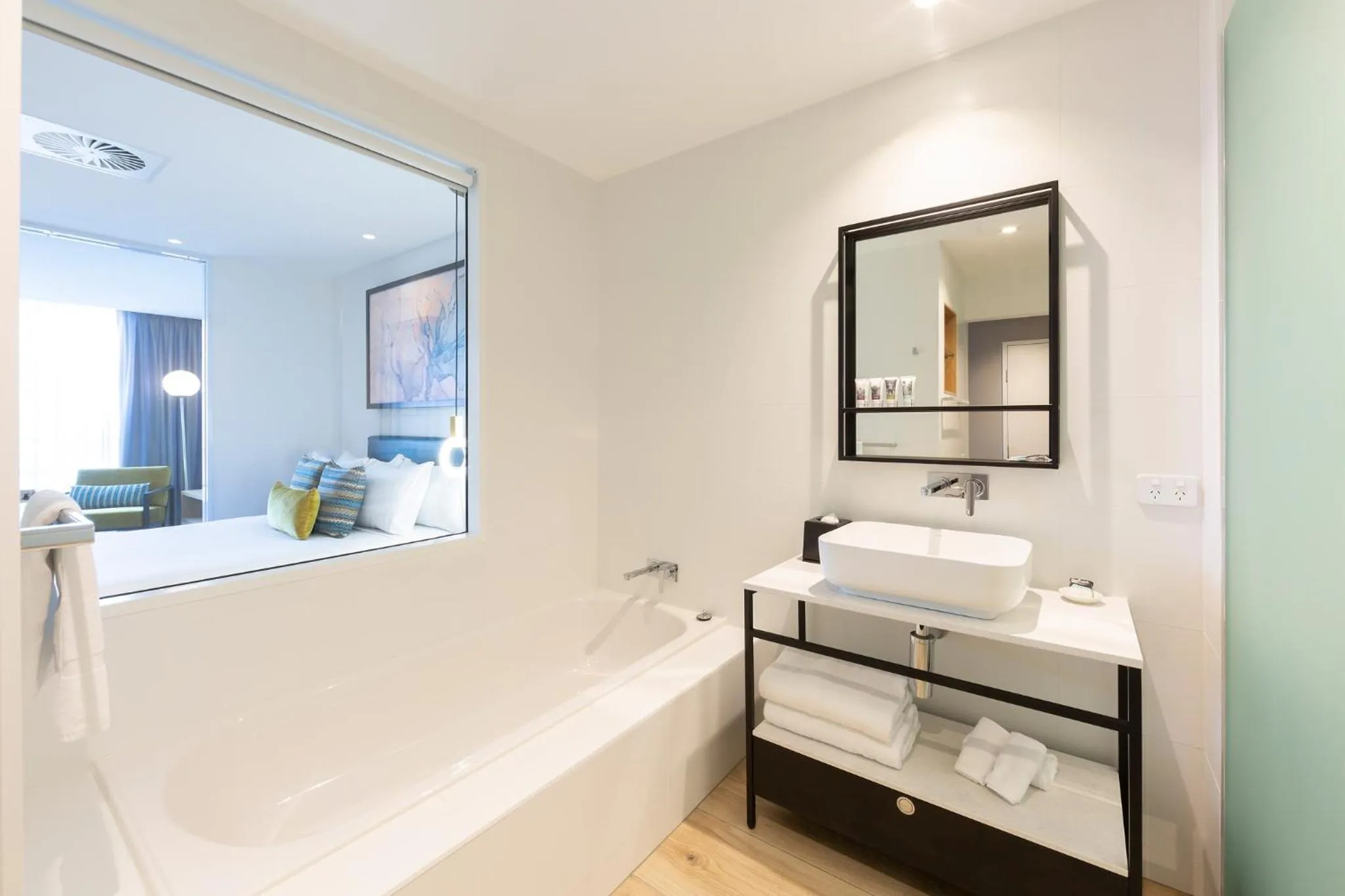 Bathroom, Bed in Mercure Canberra Belconnen