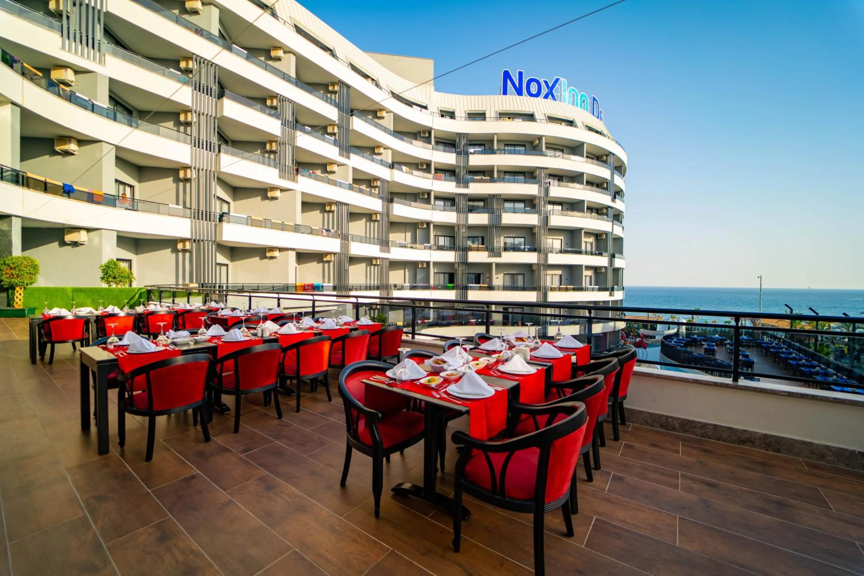 Restaurant/places to eat in Noxinn Deluxe Hotel - Ultra All Inclusive