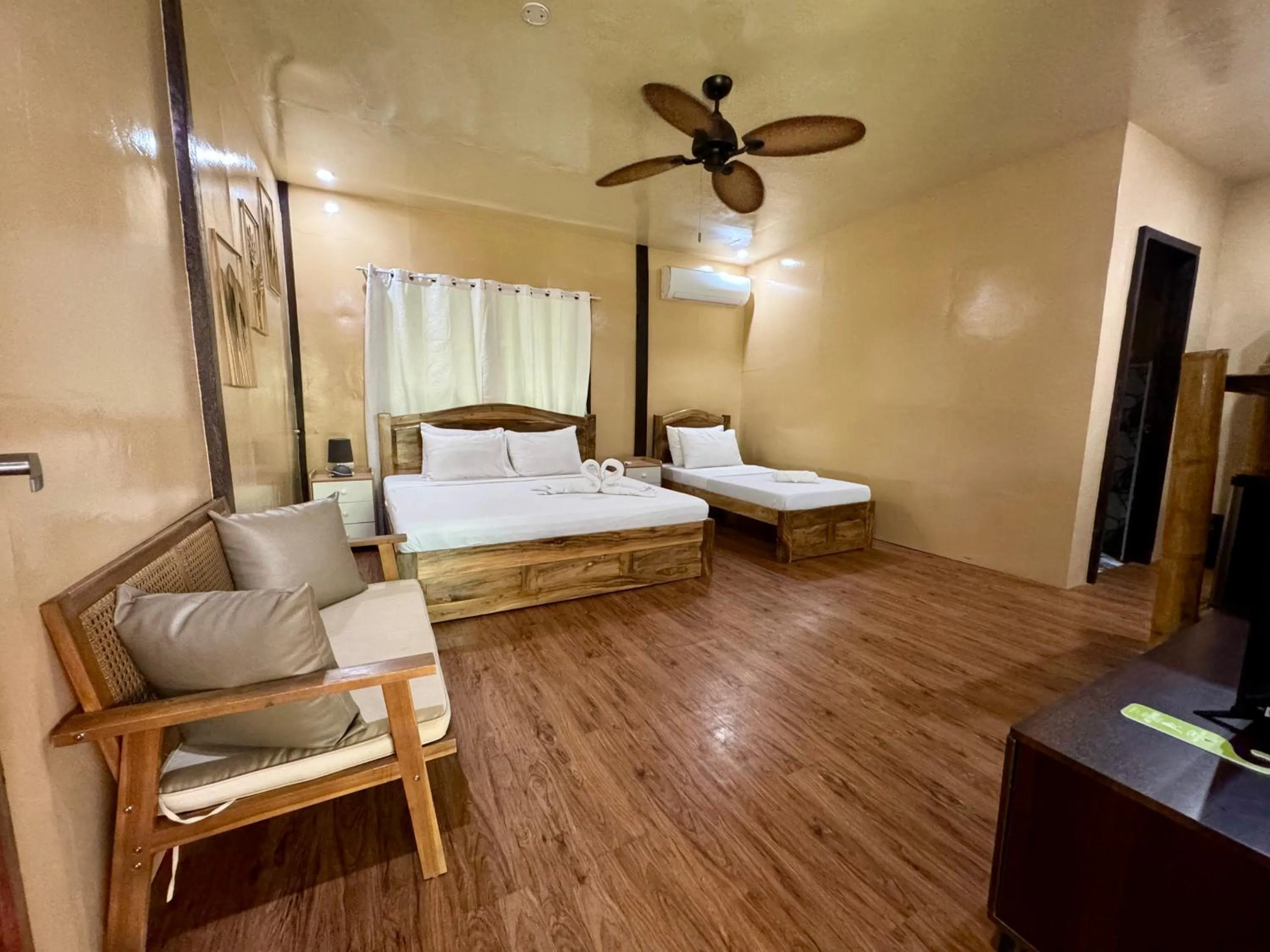 Photo of the whole room, Bed in Loboc Cool River Resort