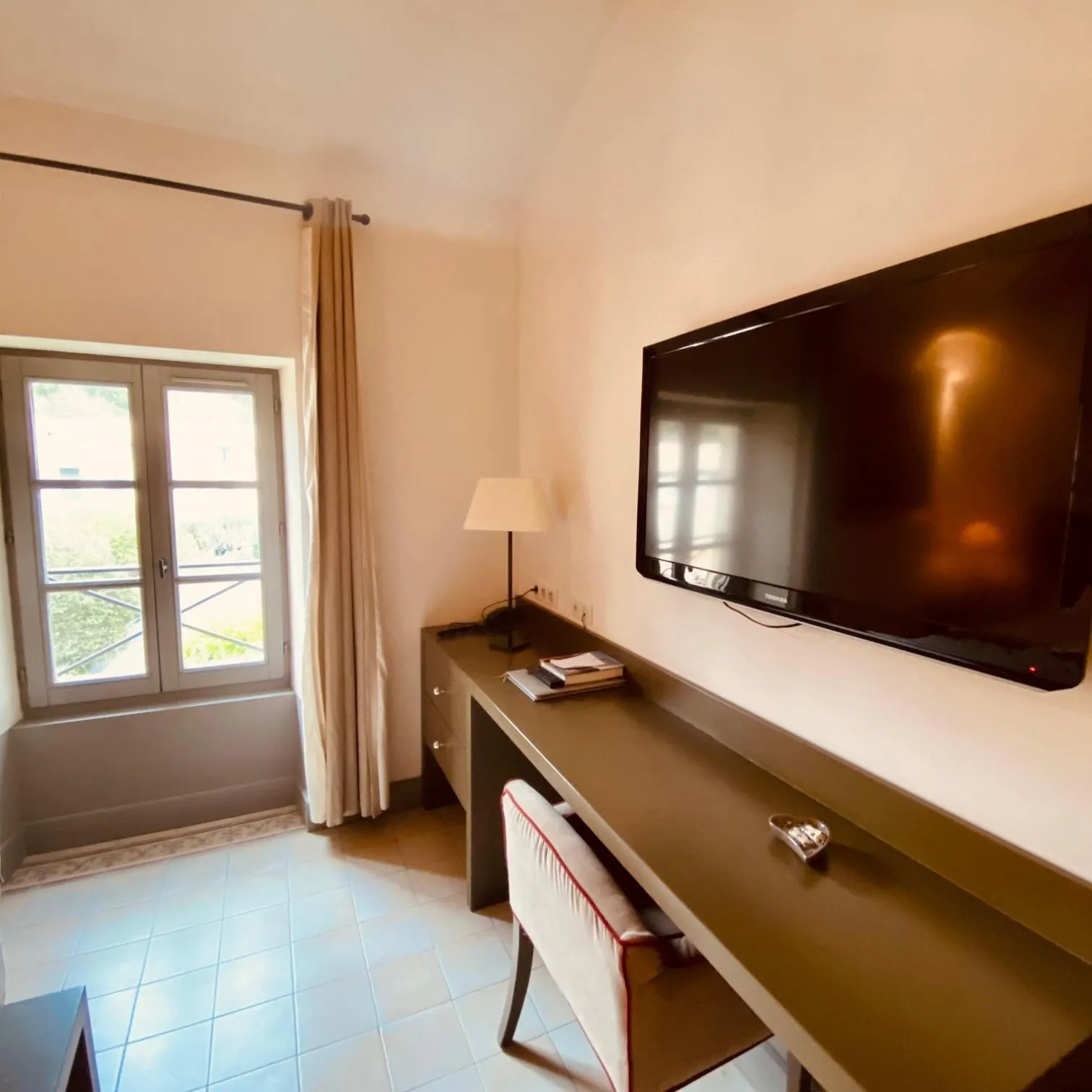 TV and multimedia in La Bastide de Boulbon