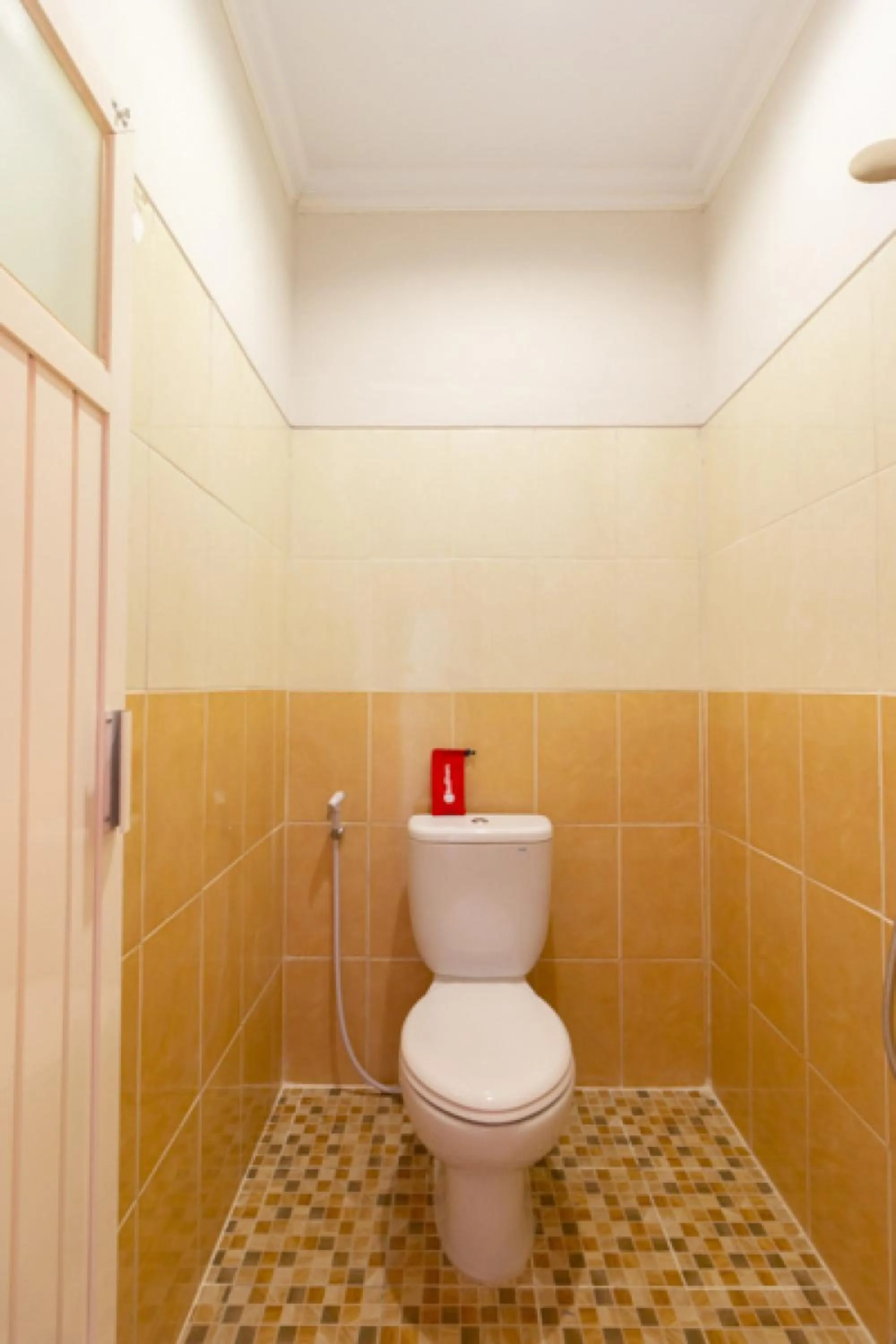 Bathroom in RedDoorz near Condongcatur Bus Station