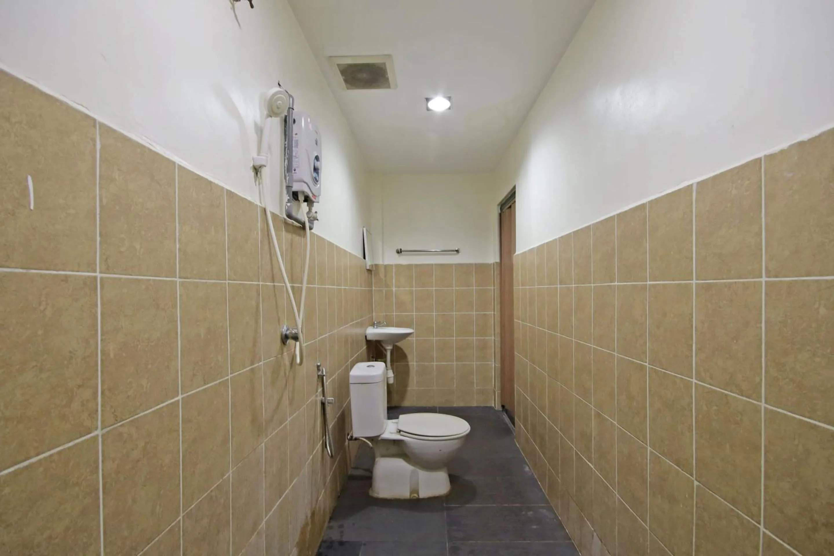 Bathroom in Hotel O Shalimar