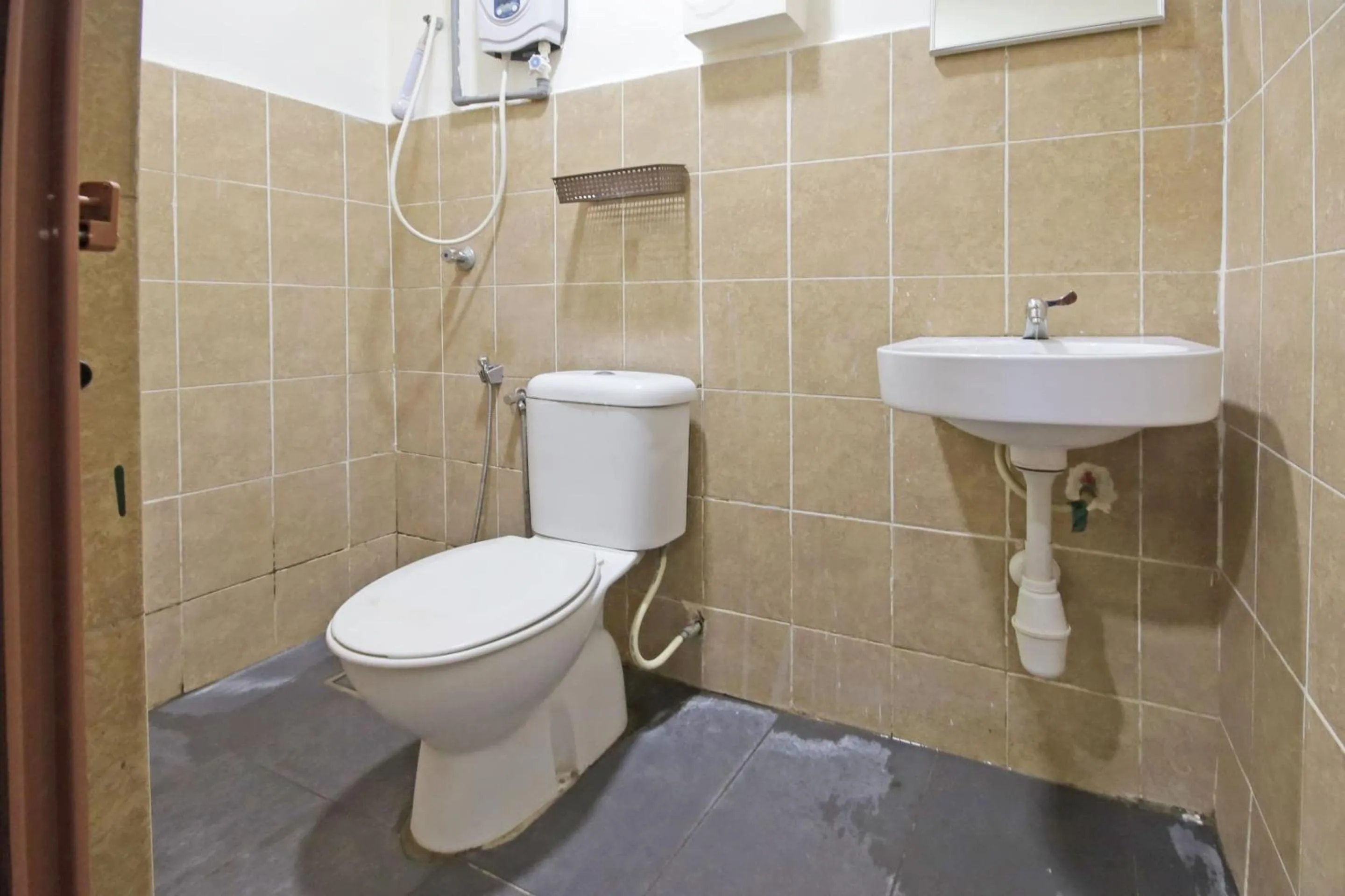 Bathroom in Hotel O Shalimar