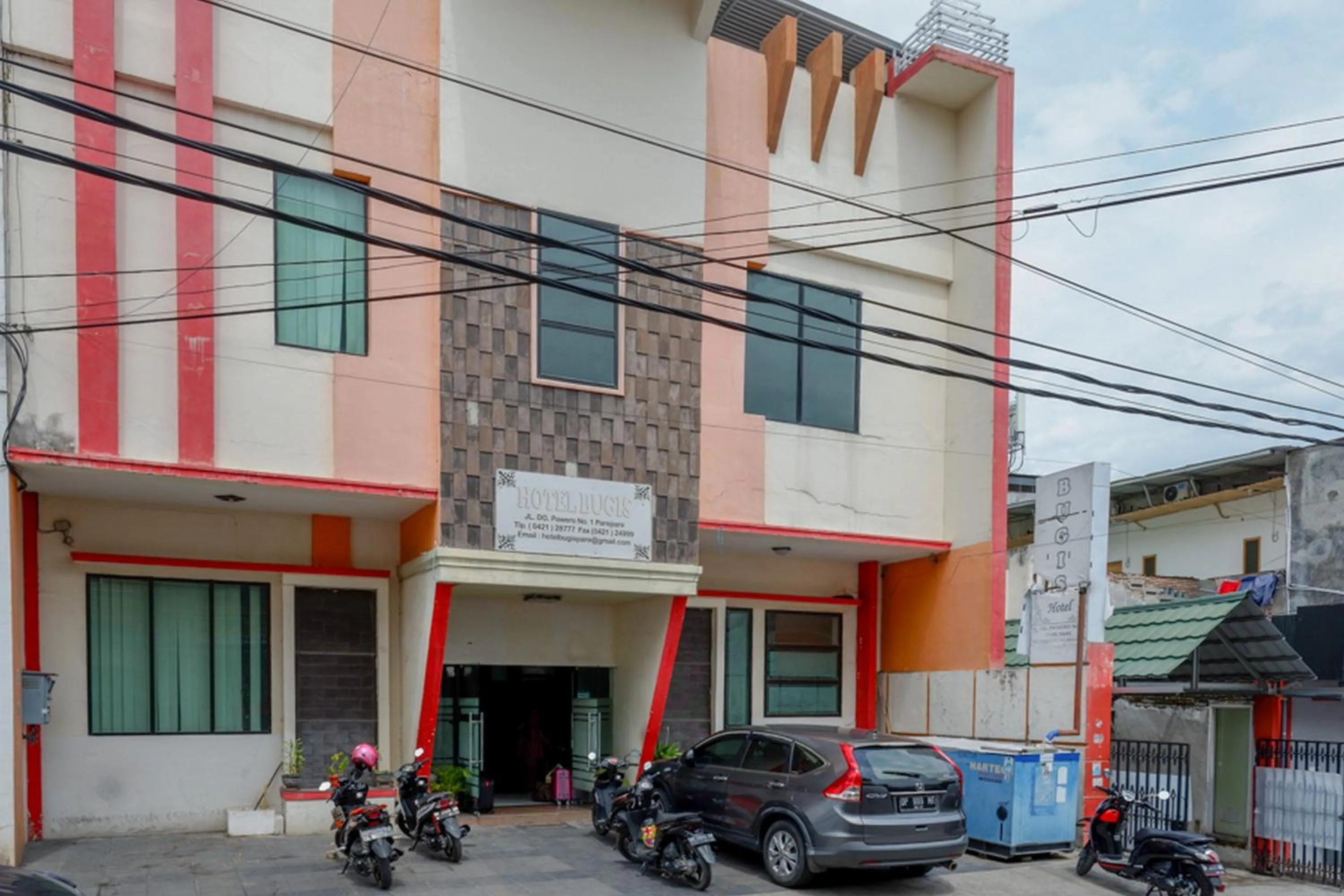 Property building in RedDoorz near Monumen Habibi Ainun