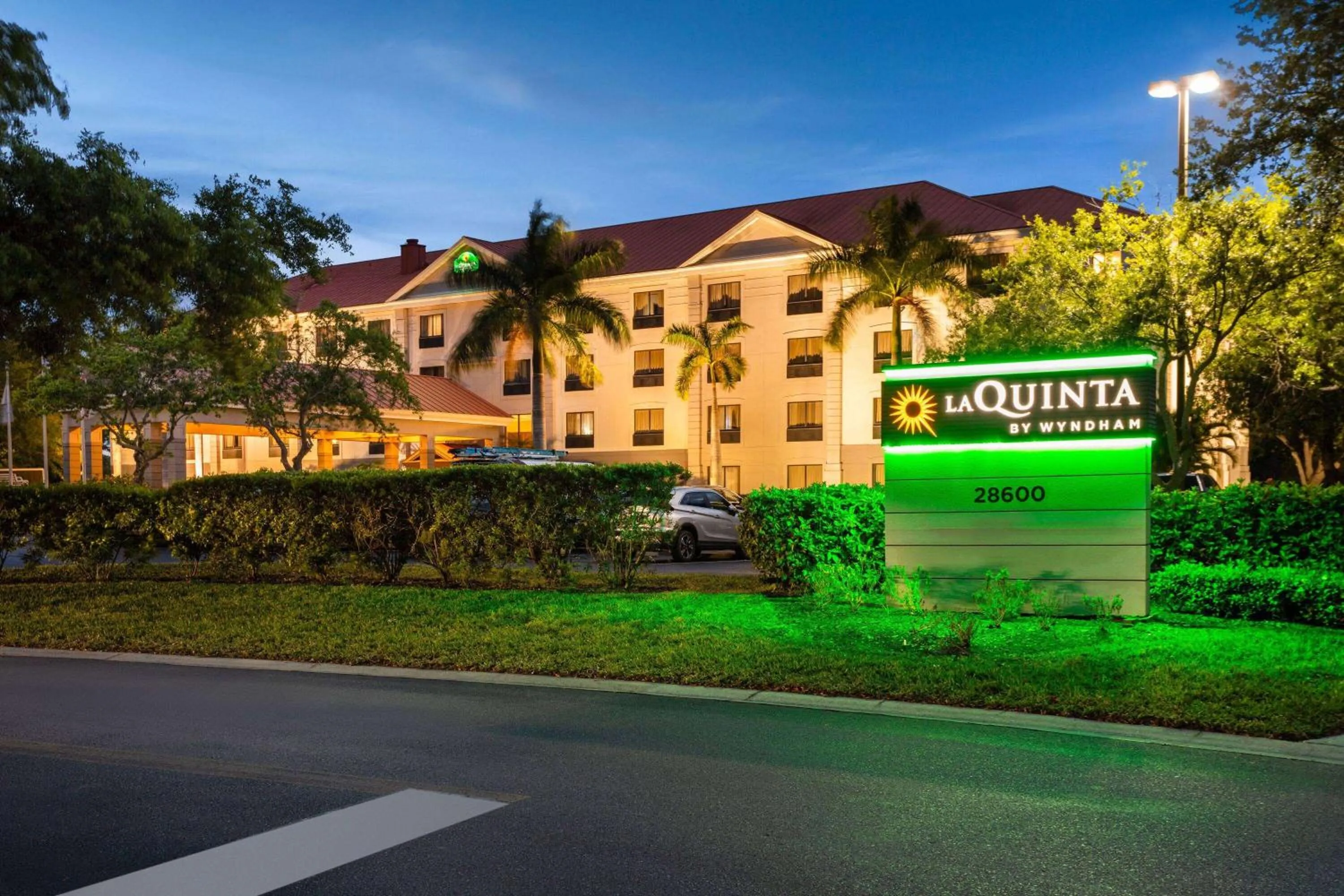 Property building in La Quinta by Wyndham Bonita Springs Naples North