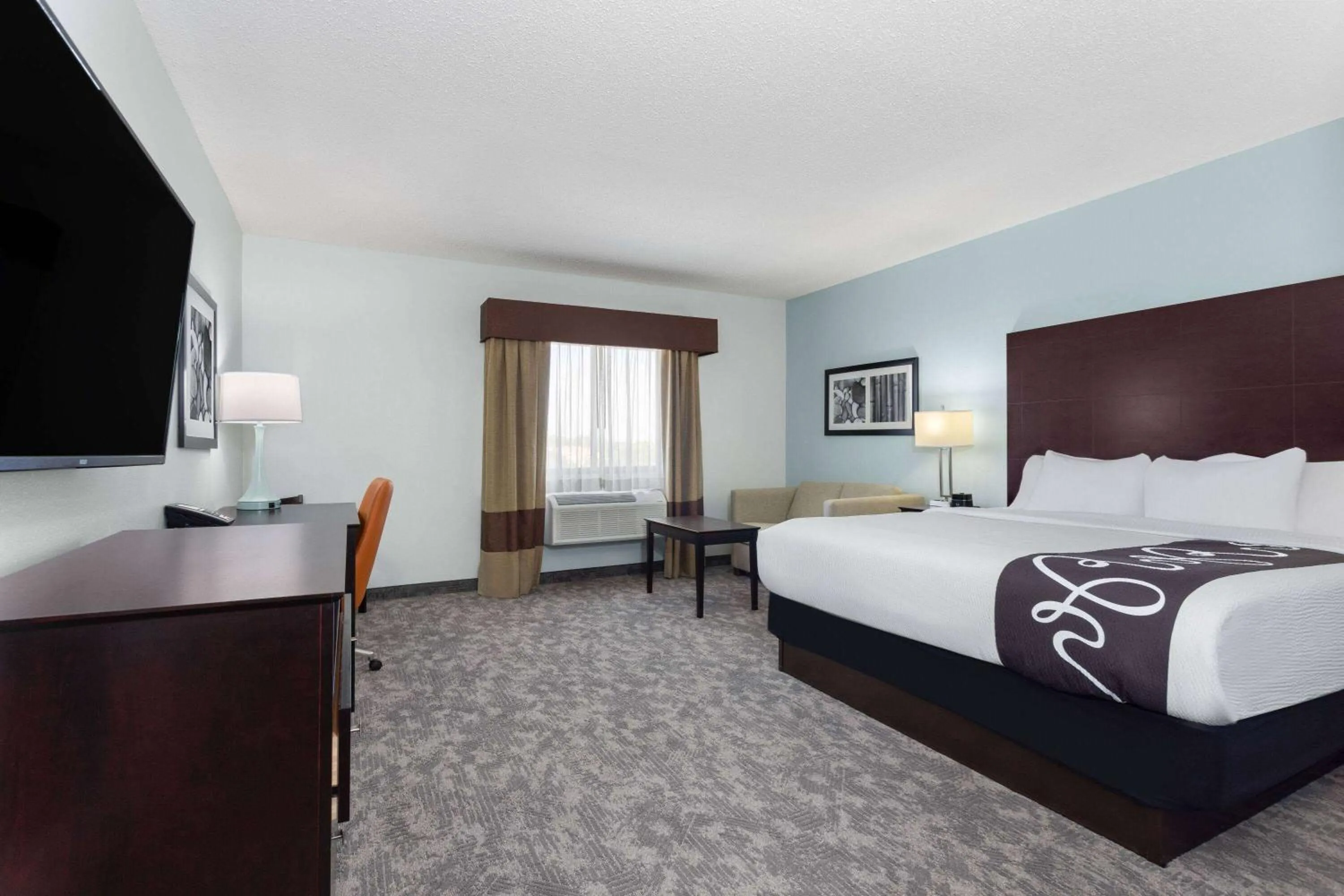 Photo of the whole room, Bed in La Quinta by Wyndham Bonita Springs Naples North