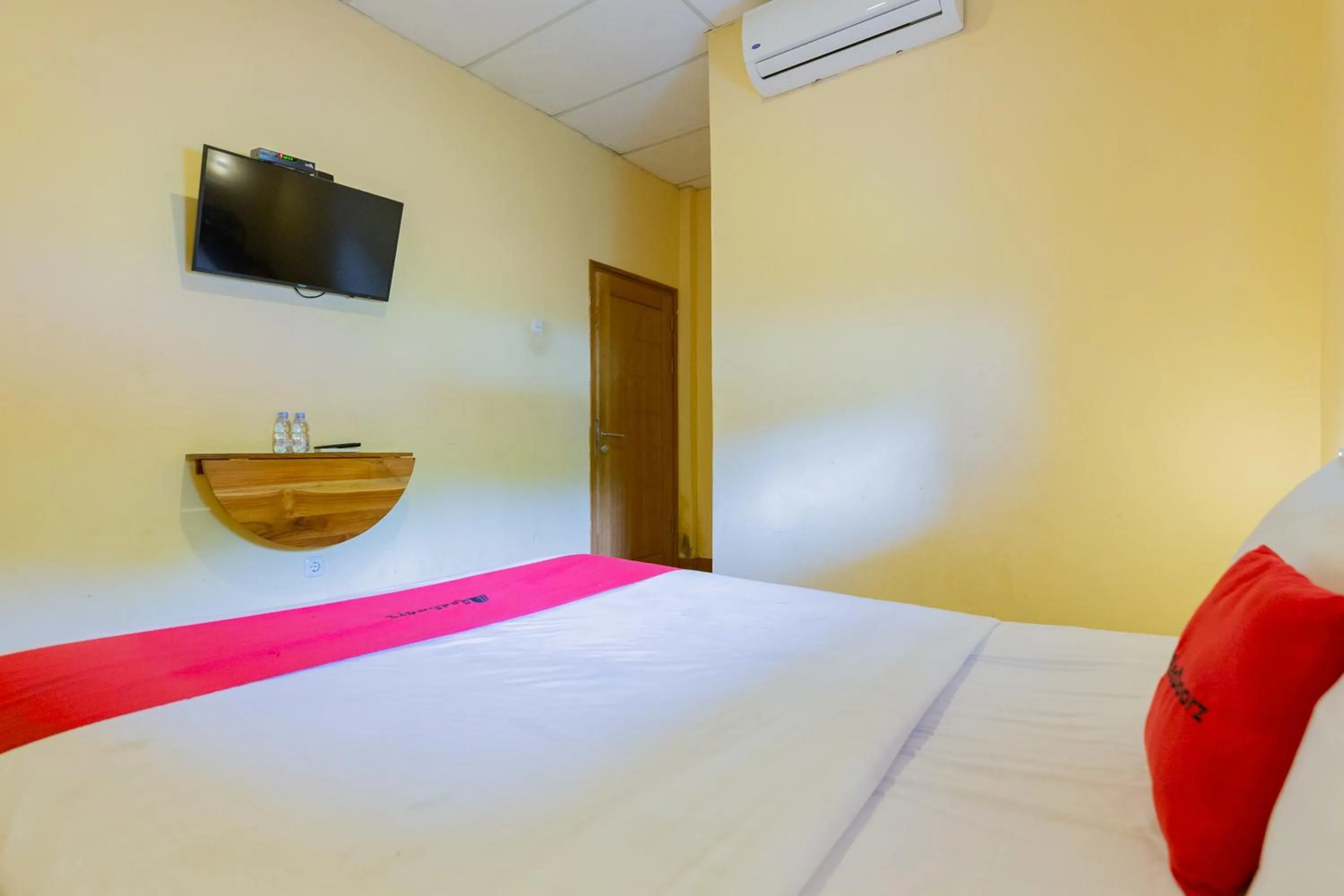 Bed in RedDoorz @ Iodium Residence Cikarang