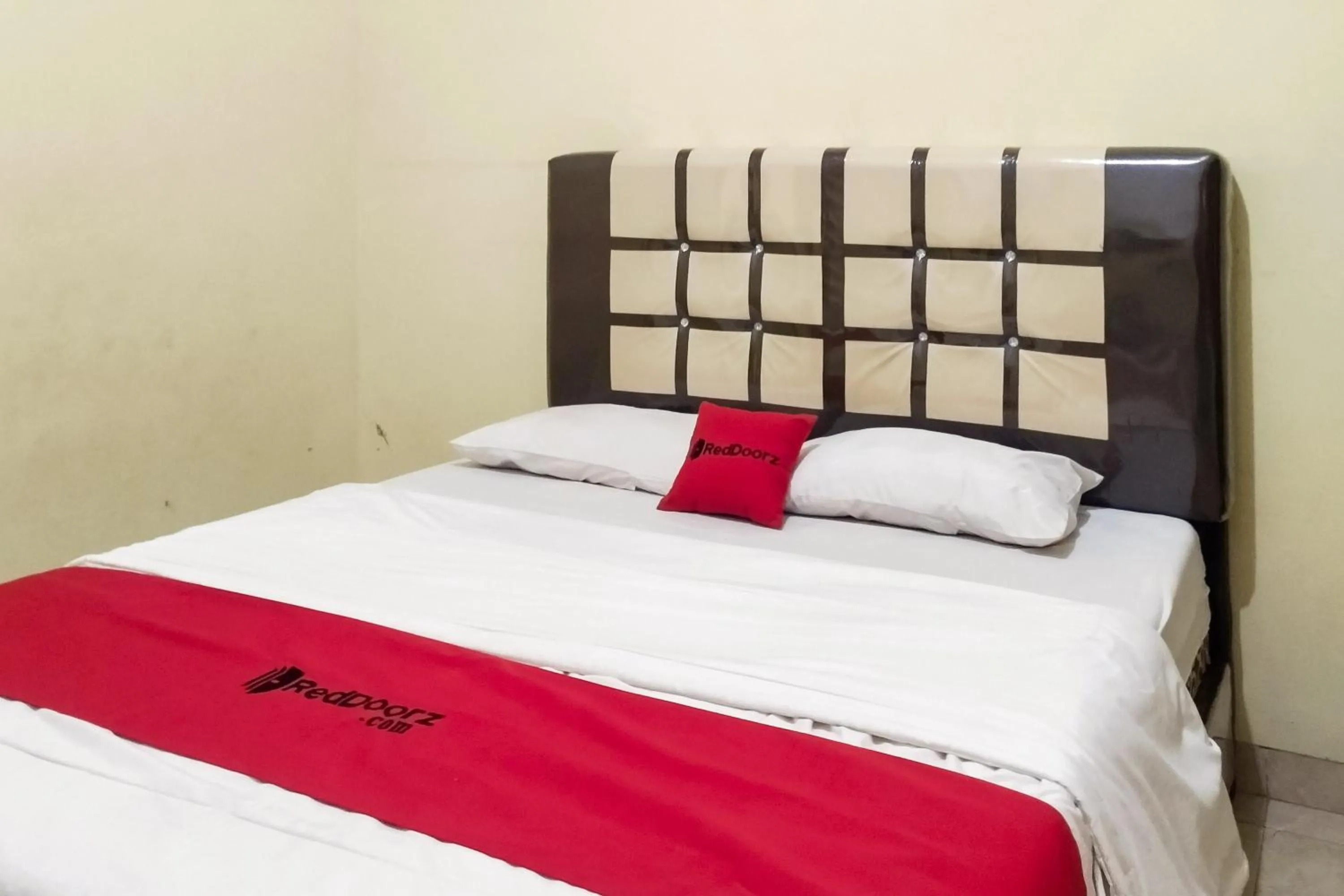 Bed in RedDoorz at Guesthouse Oemah Opa Metro Lampung