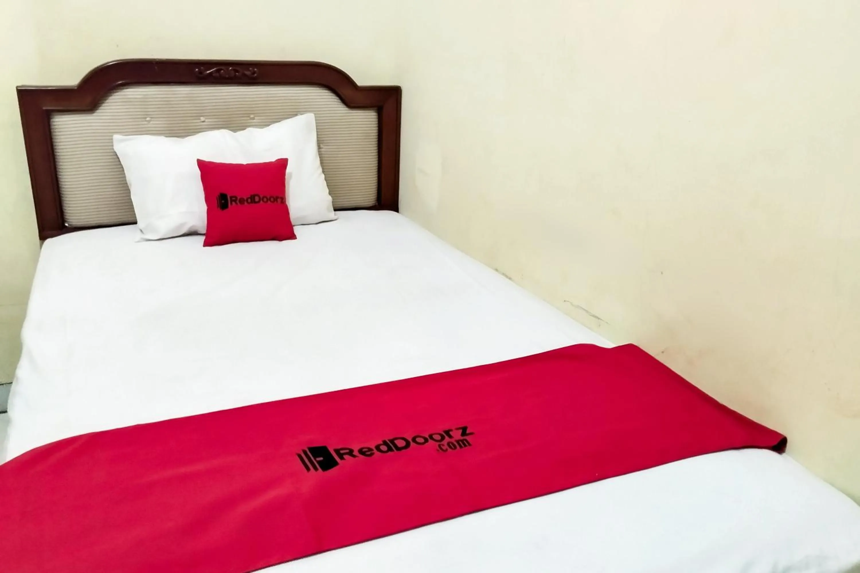 Bed in RedDoorz at Guesthouse Oemah Opa Metro Lampung