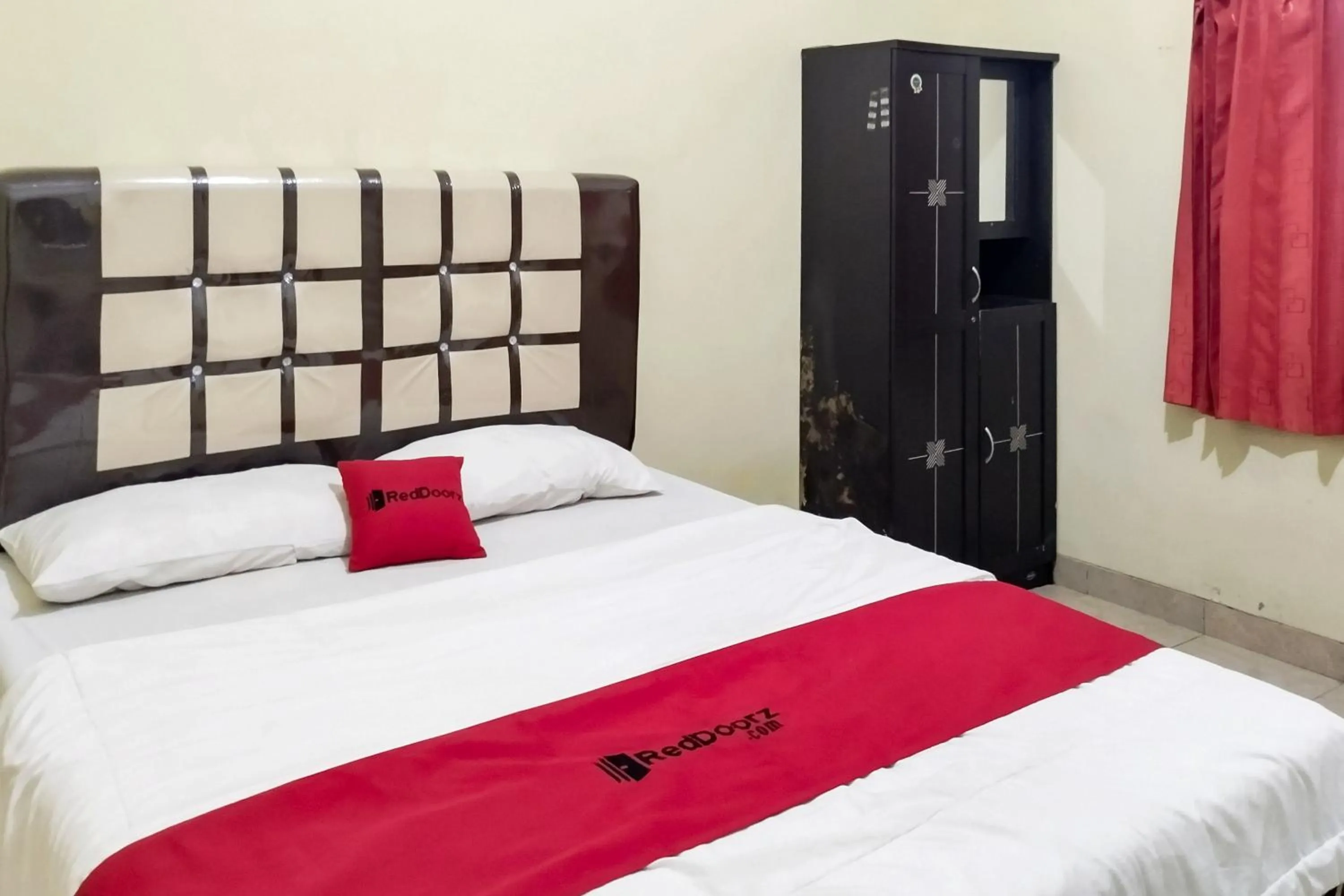 Bed in RedDoorz at Guesthouse Oemah Opa Metro Lampung