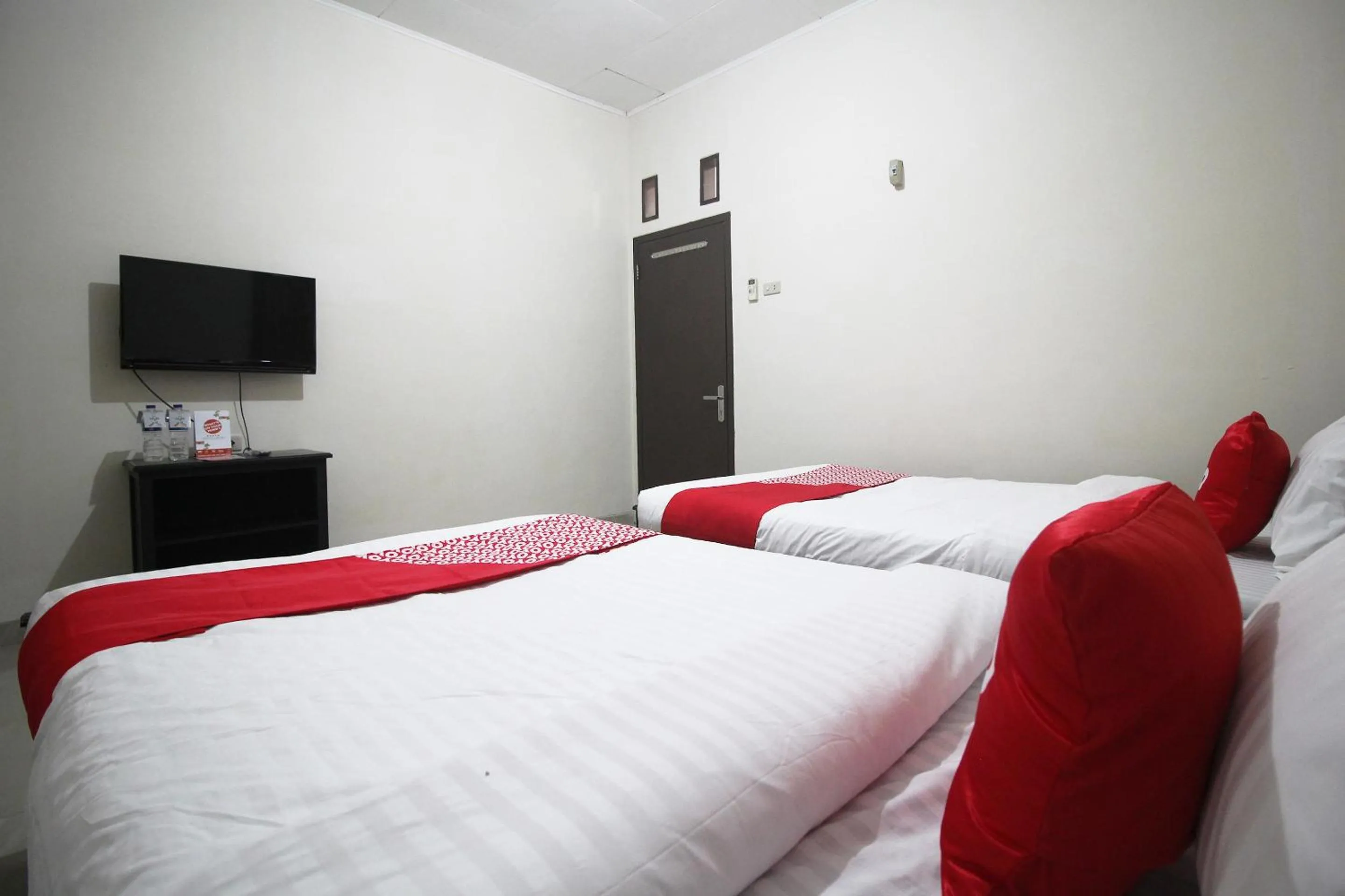 Bedroom, Bed in Hotel O Wisma Ray Syariah