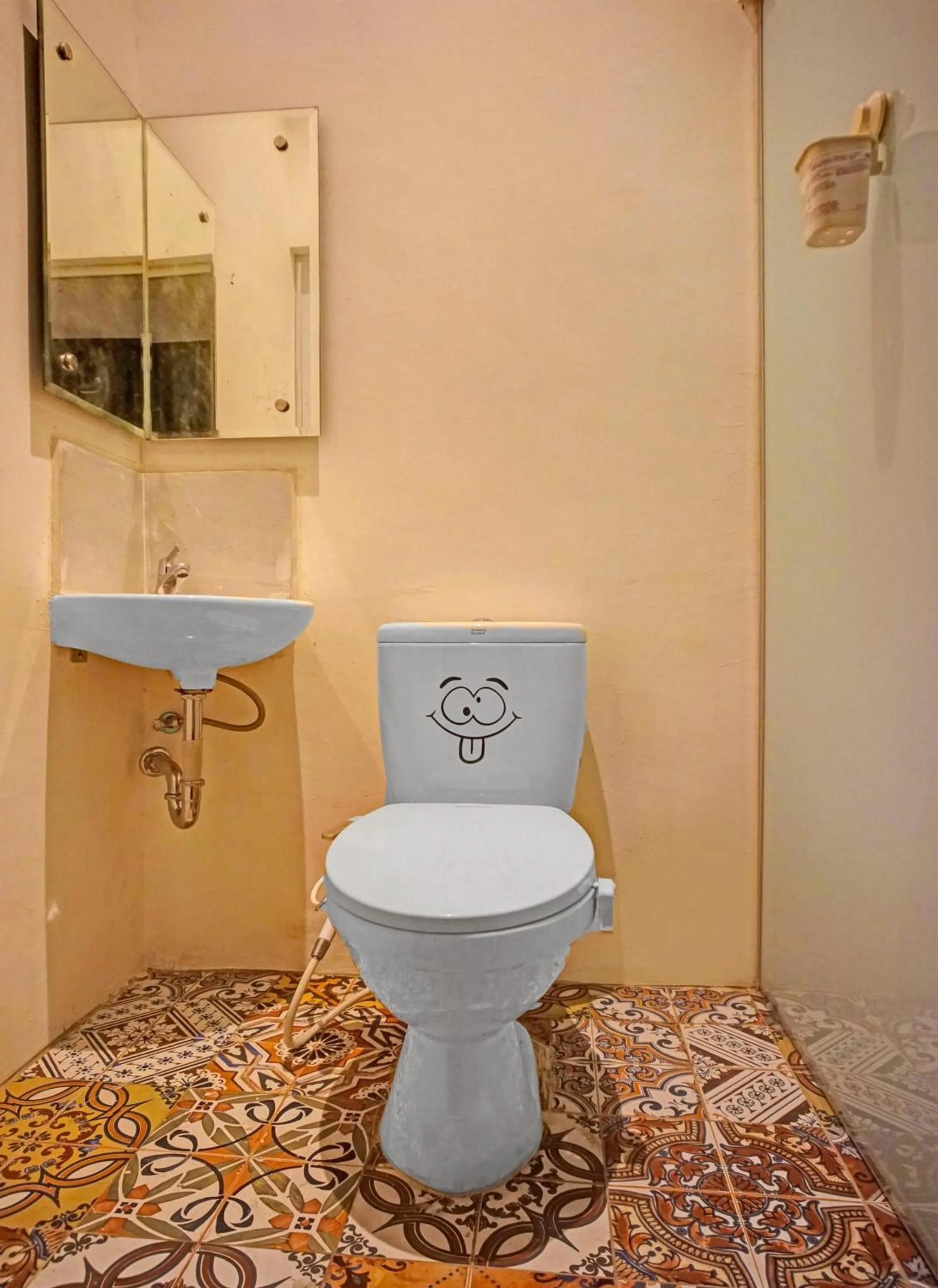 Bathroom in Hotel O Wisma Ray Syariah