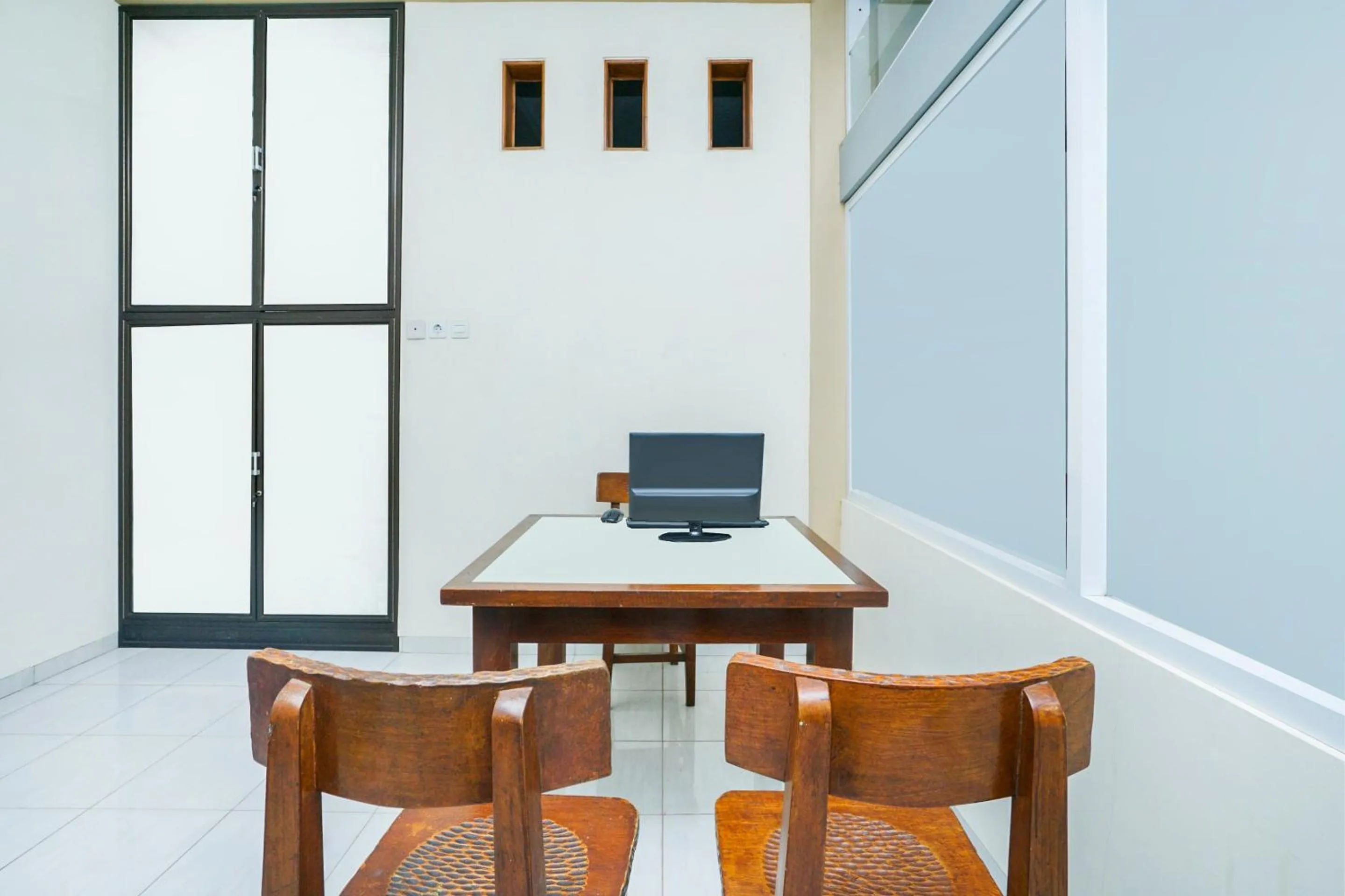 Lobby or reception in OYO 1642 Penginapan Anggrek Syariah 2