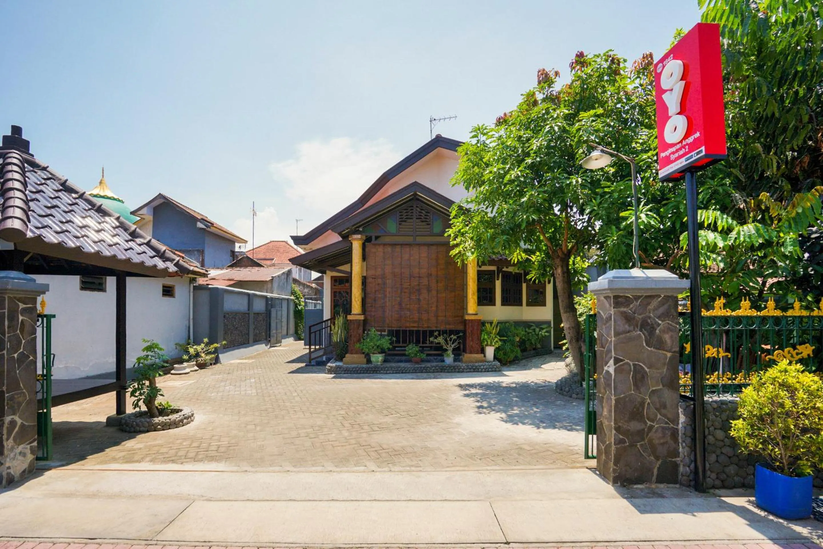 Facade/entrance in OYO 1642 Penginapan Anggrek Syariah 2