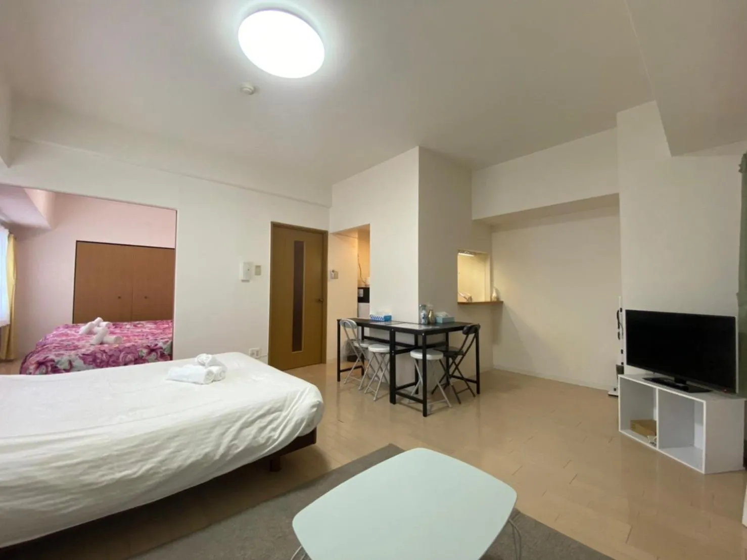 Bed in Downtown area Spacious cozy room Susukino IK301