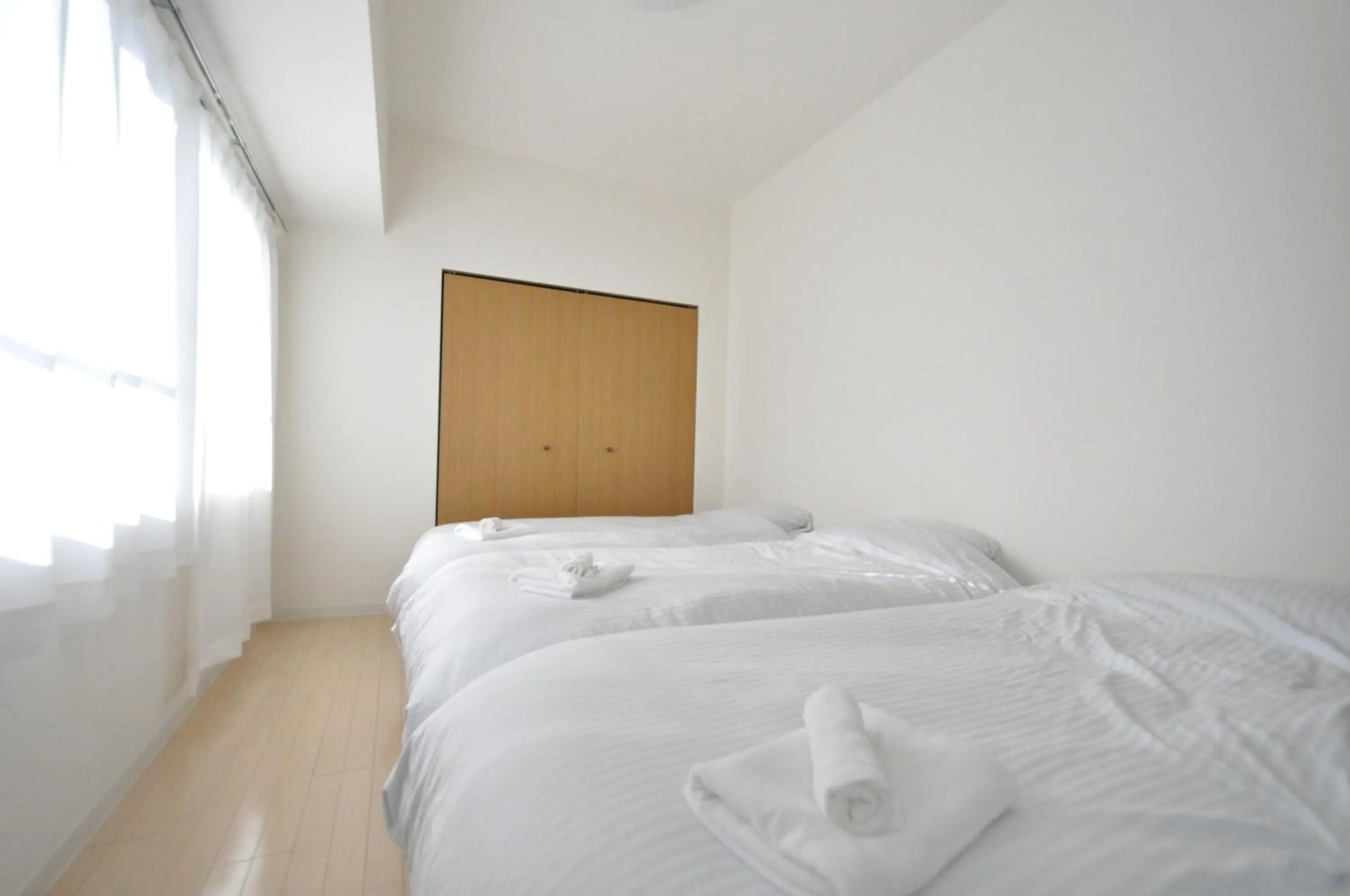 Bed in Downtown area Spacious cozy room Susukino IK301