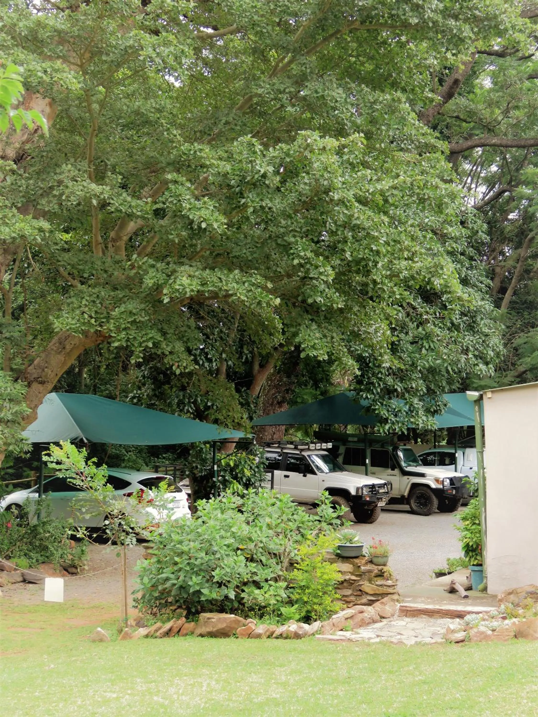Parking in Fountain Baths Guest Cottages