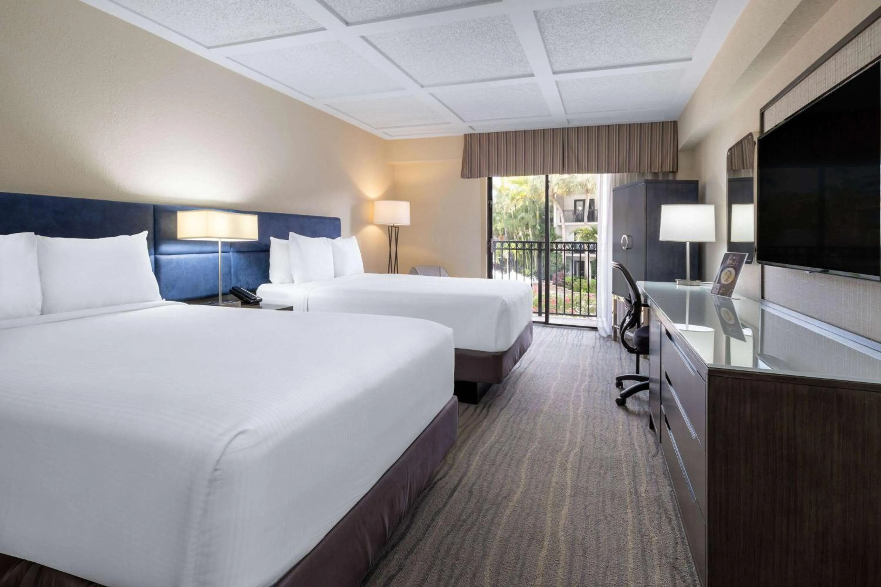 Photo of the whole room, Bed in Wyndham Boca Raton Hotel