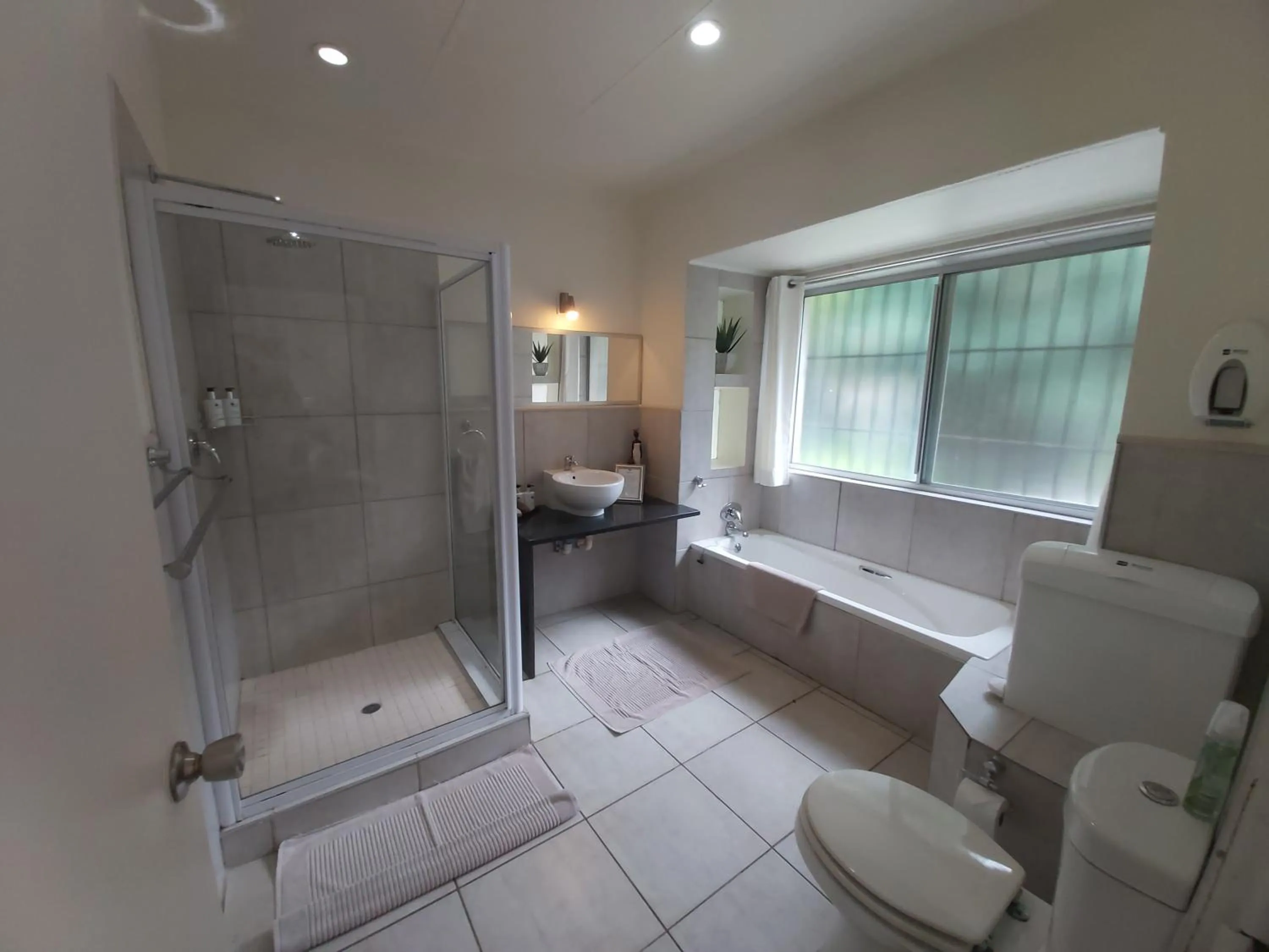 Bathroom in Rockview Lodge