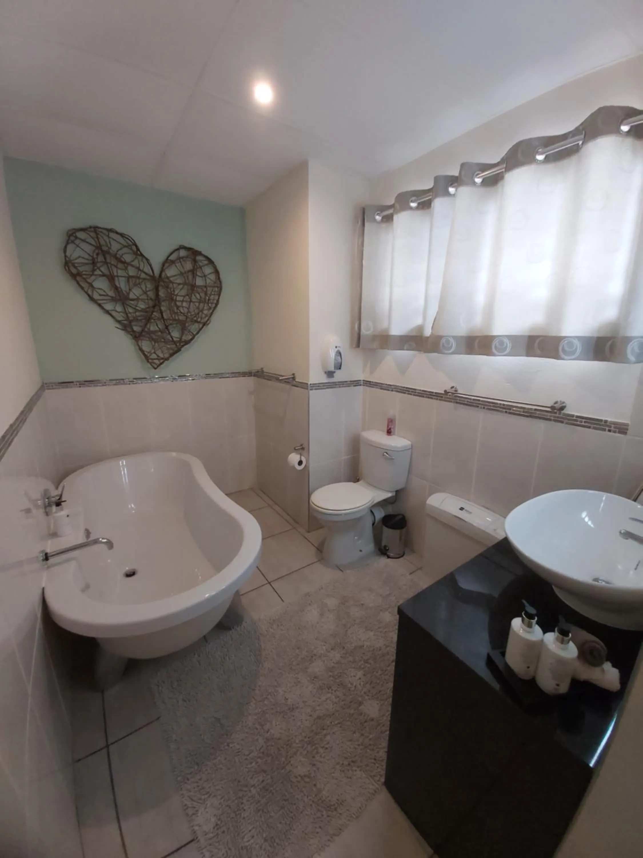 Bathroom in Rockview Lodge