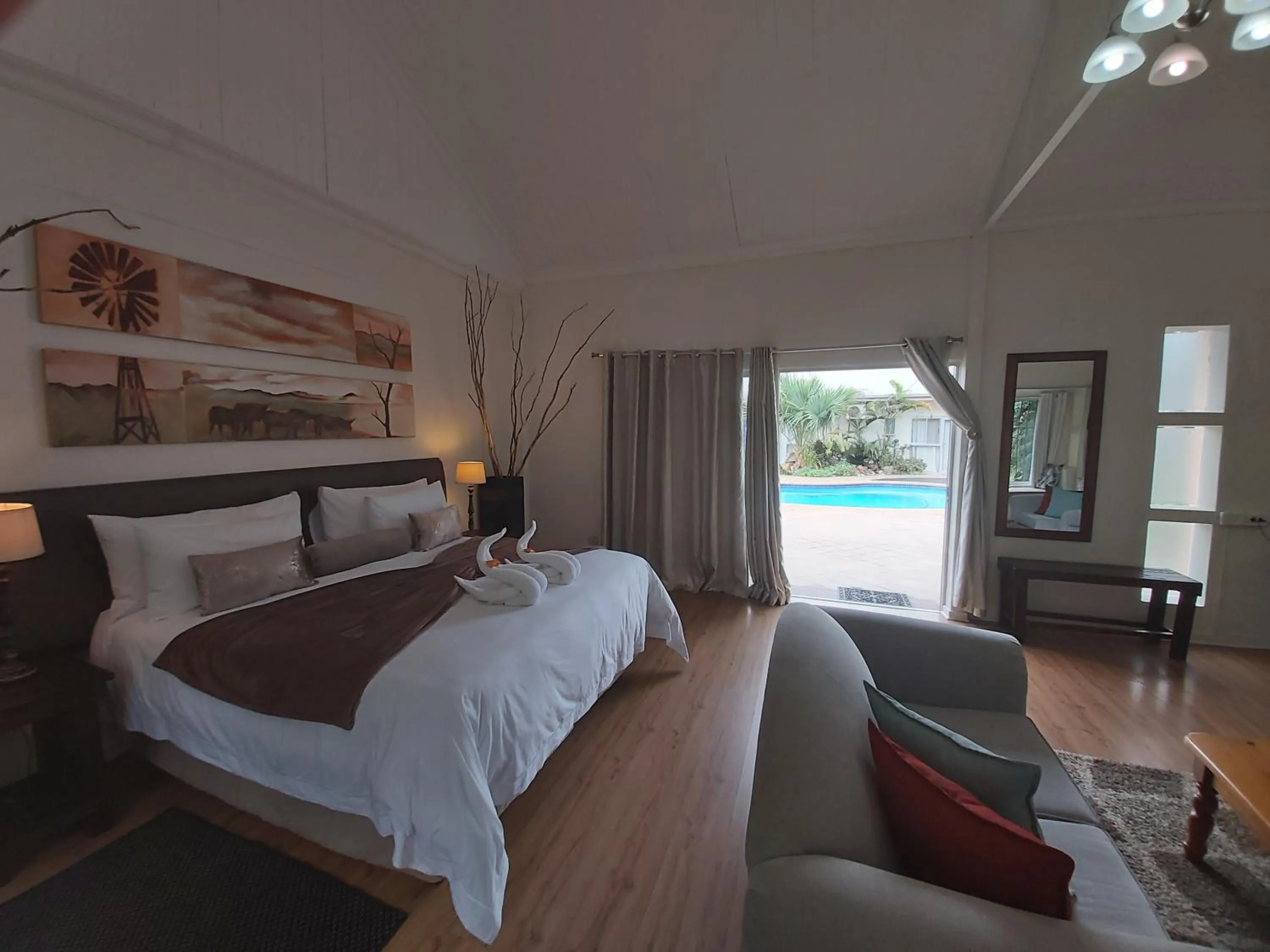 Photo of the whole room, Bed in Rockview Lodge
