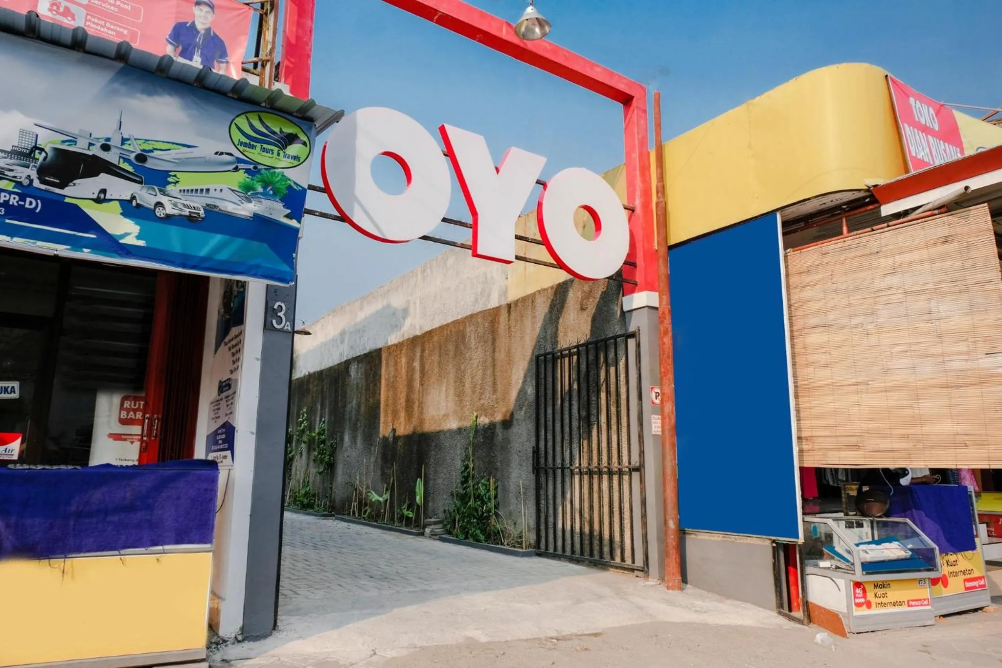 Facade/entrance in OYO 1475 Oemah Jawa Family Residence