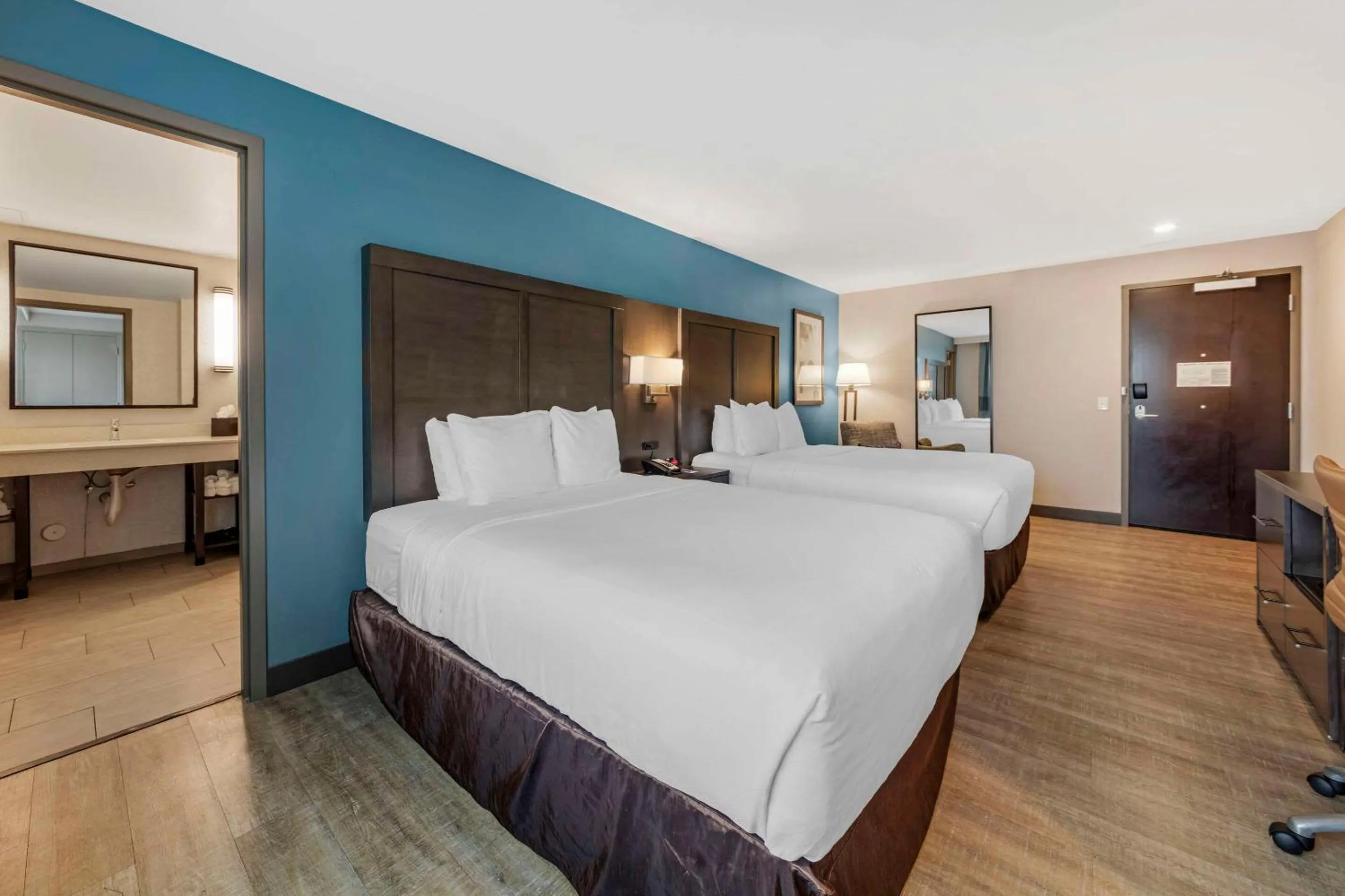 Bedroom, Bed in Comfort Inn & Suites Miami International Airport