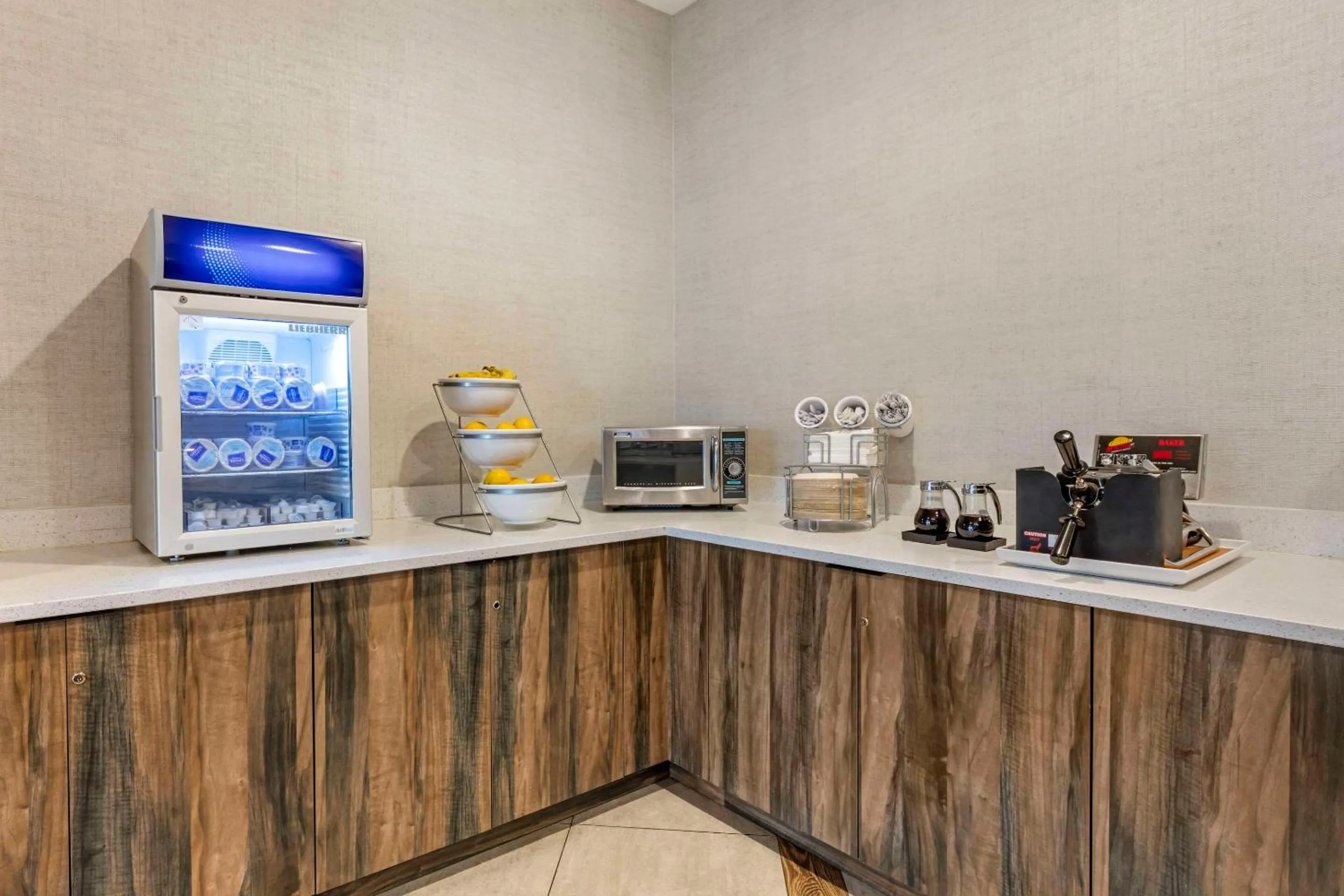 Breakfast in Comfort Inn & Suites Miami International Airport