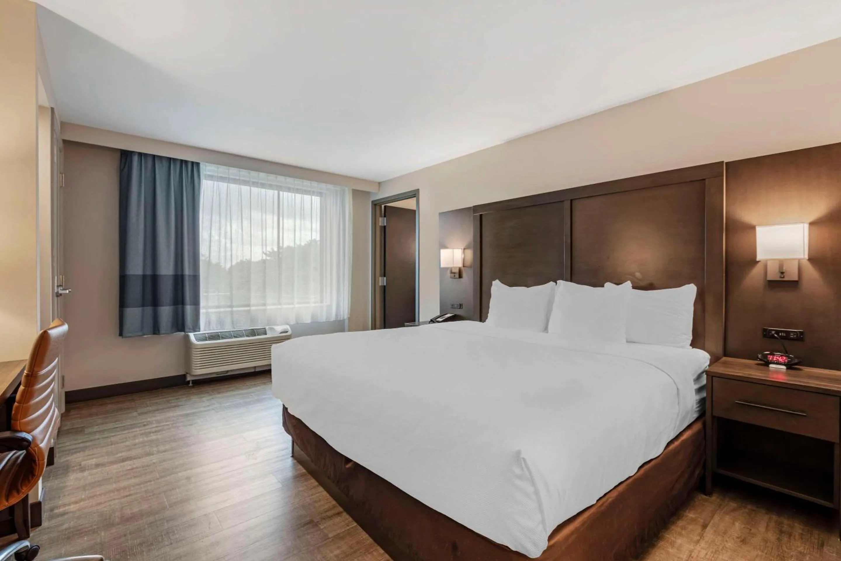 Bedroom, Bed in Comfort Inn & Suites Miami International Airport