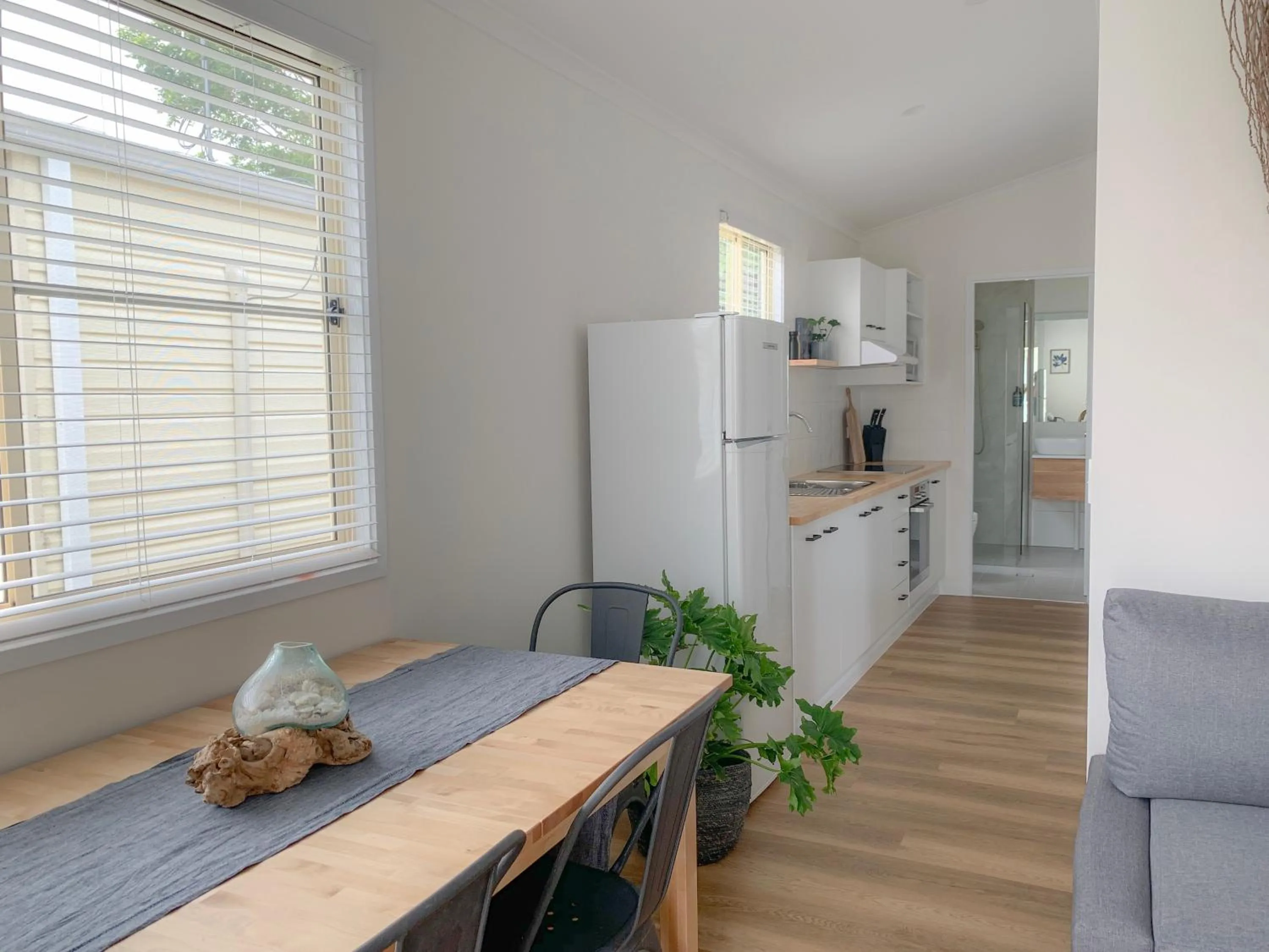 Kitchen or kitchenette in Little Palm Cabins