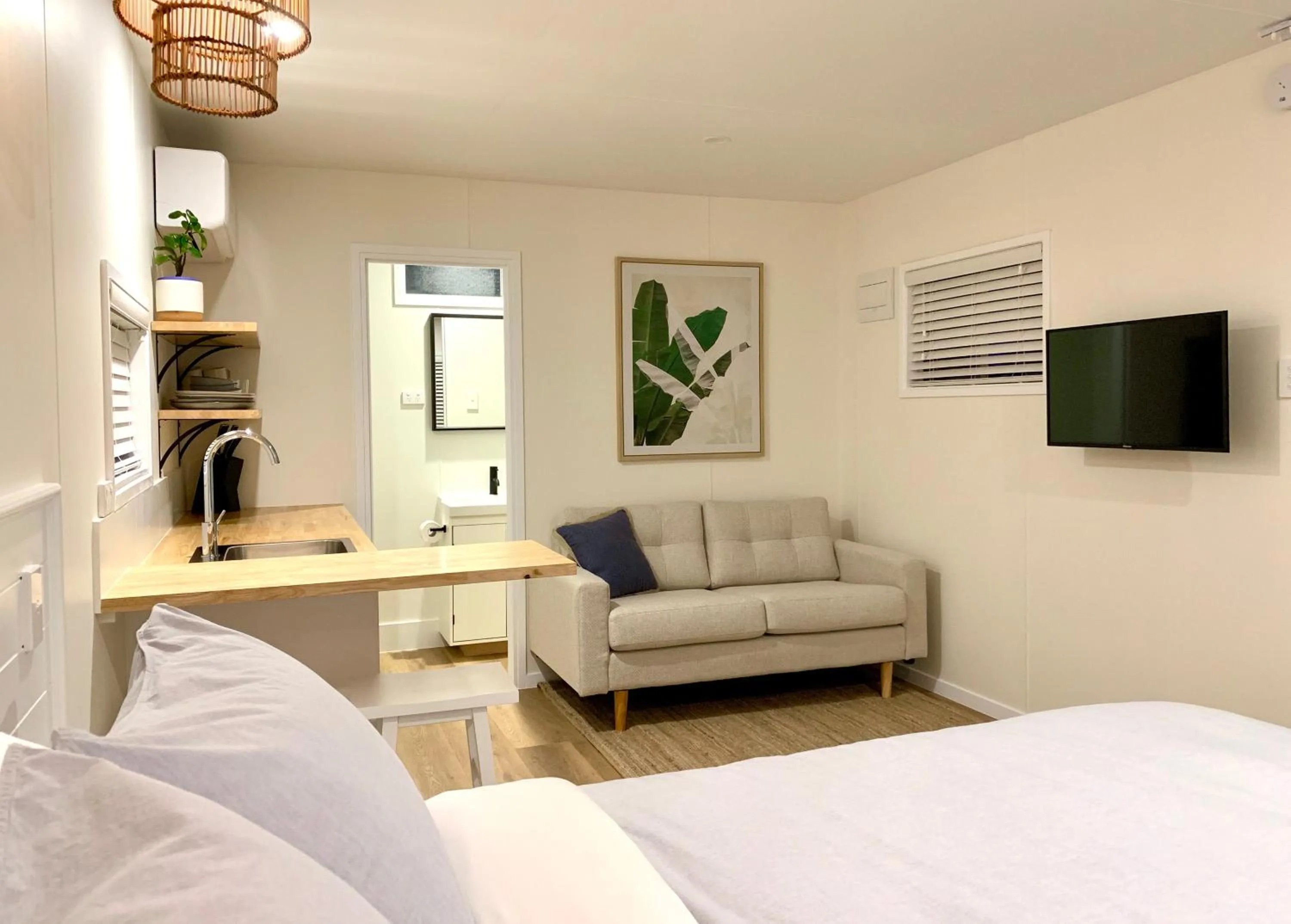 Living room, Bed in Little Palm Cabins