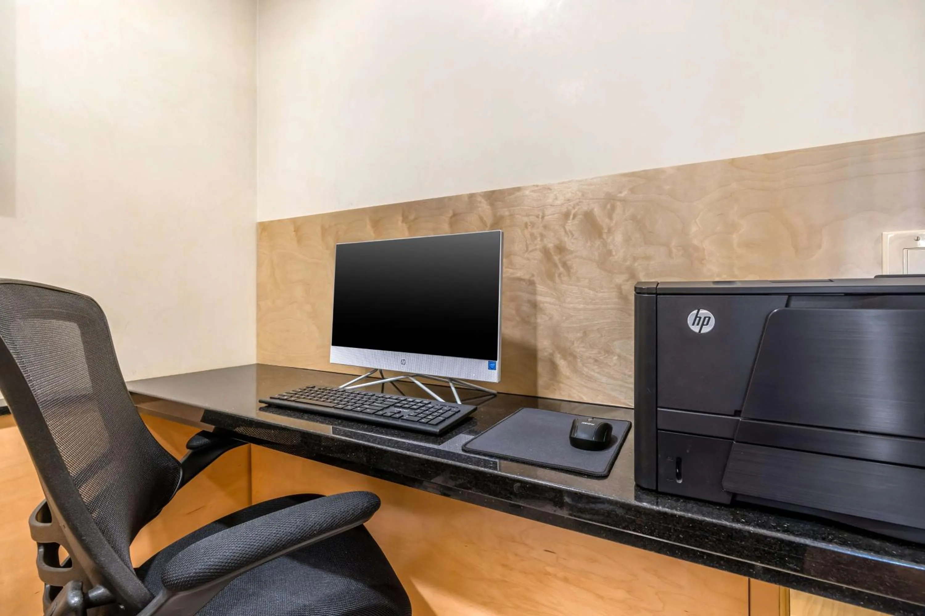 Business facilities in Best Western Plus Orange County Airport North