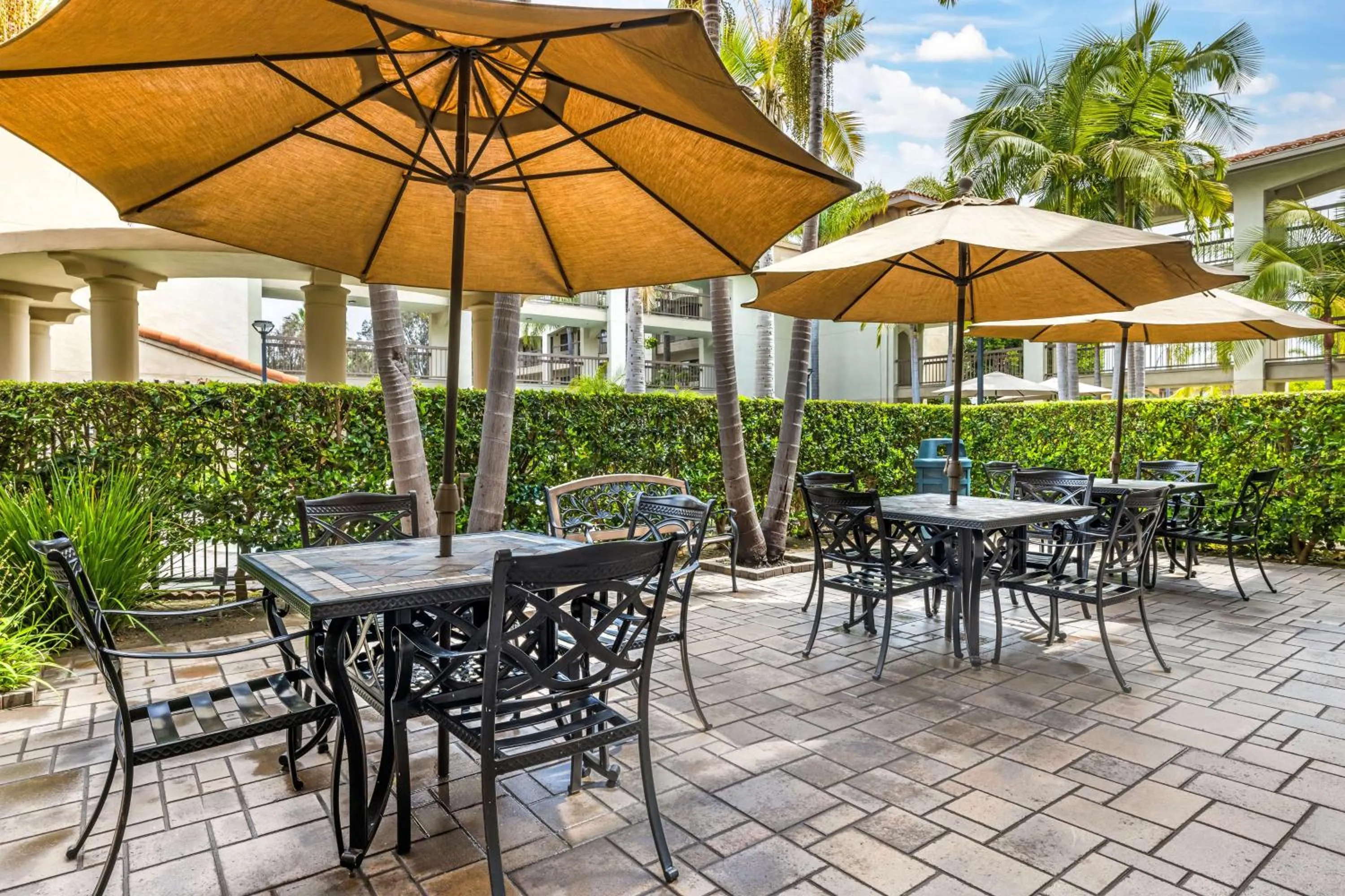 Property building in Best Western Plus Orange County Airport North